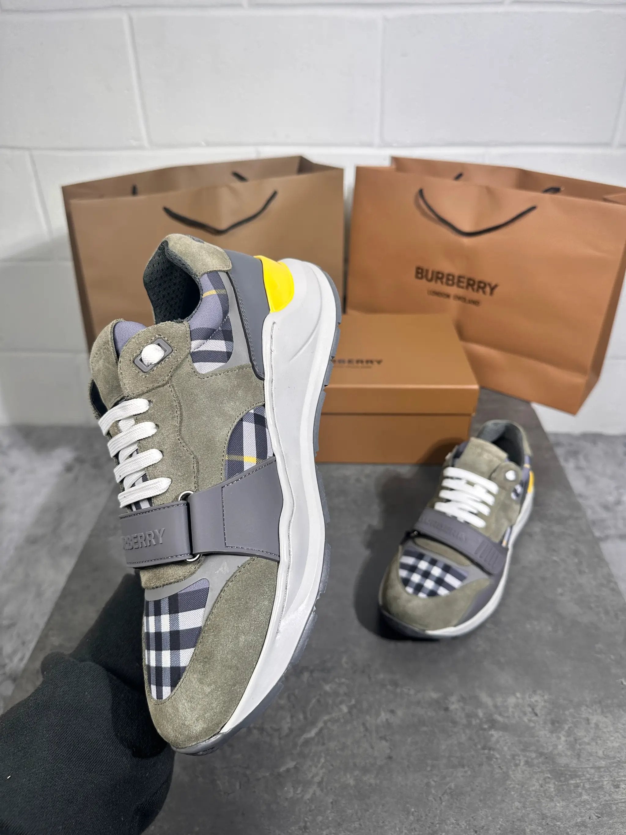 Burberry trainer light green by Stock supplier