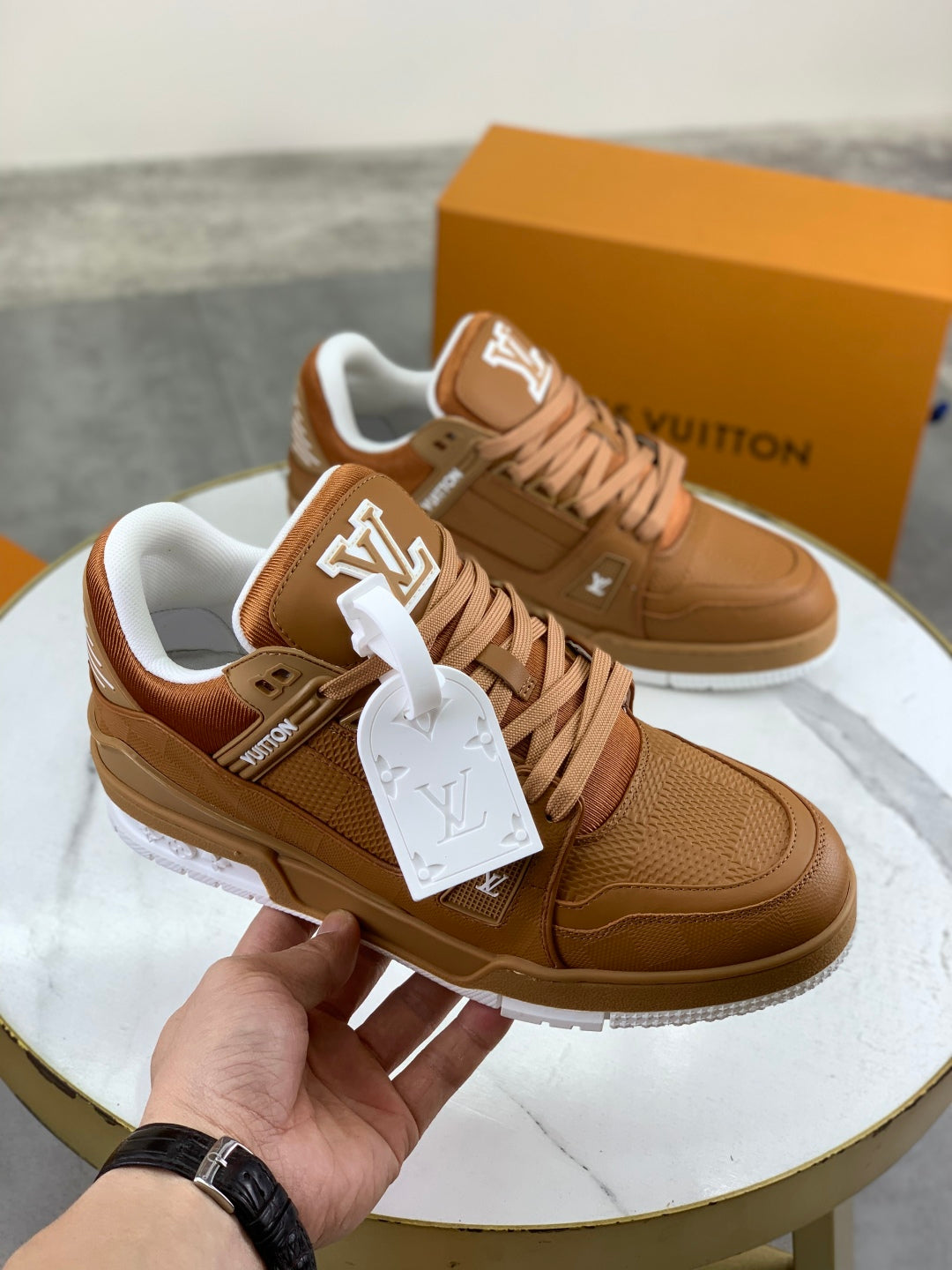 LVE TRAINERS (pre-order)