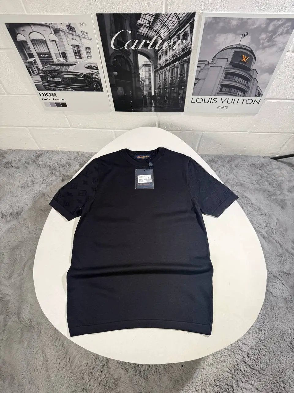 LVE MONOGRAM PATTERN TEE by Stock supplier