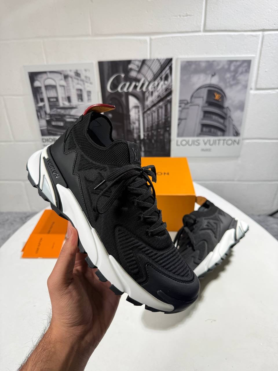 LVE TATIC BLACK & WHITE