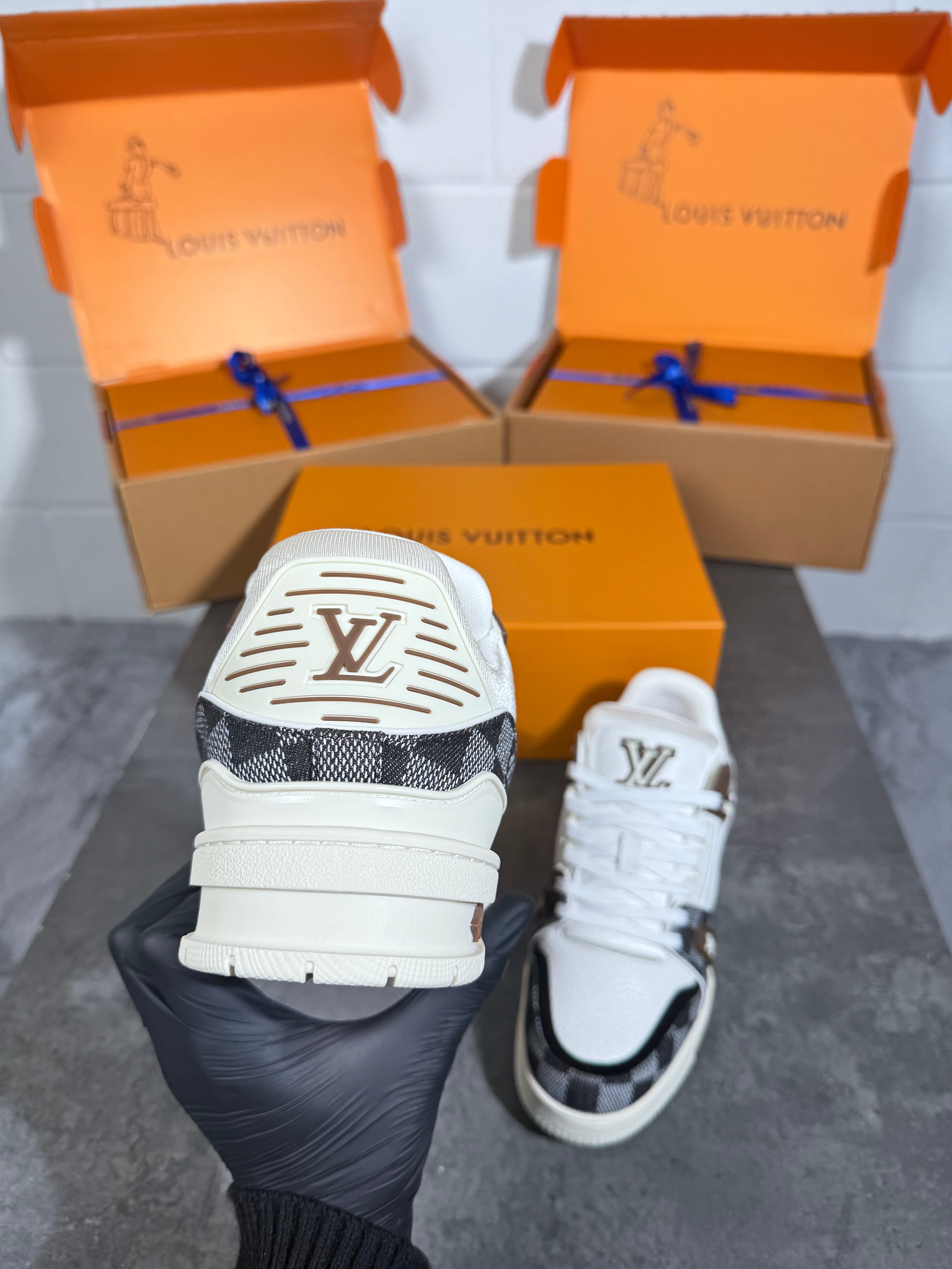 Lv check trainer brown