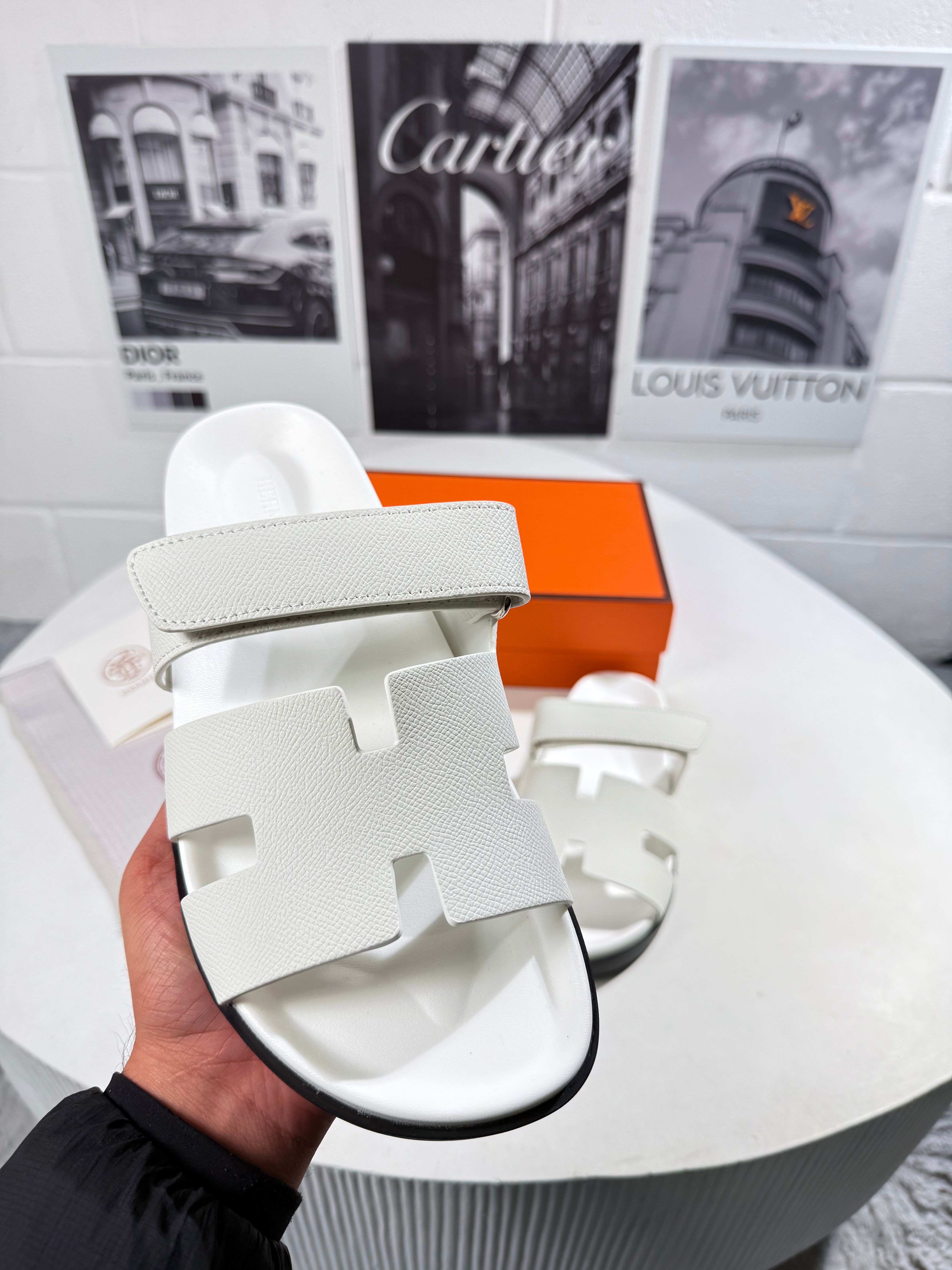 HRMS WHITE SLIDES MENS