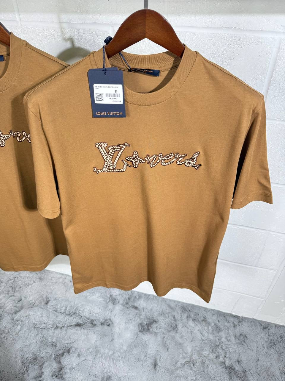 LVE EMBROIDERED TSHIRT