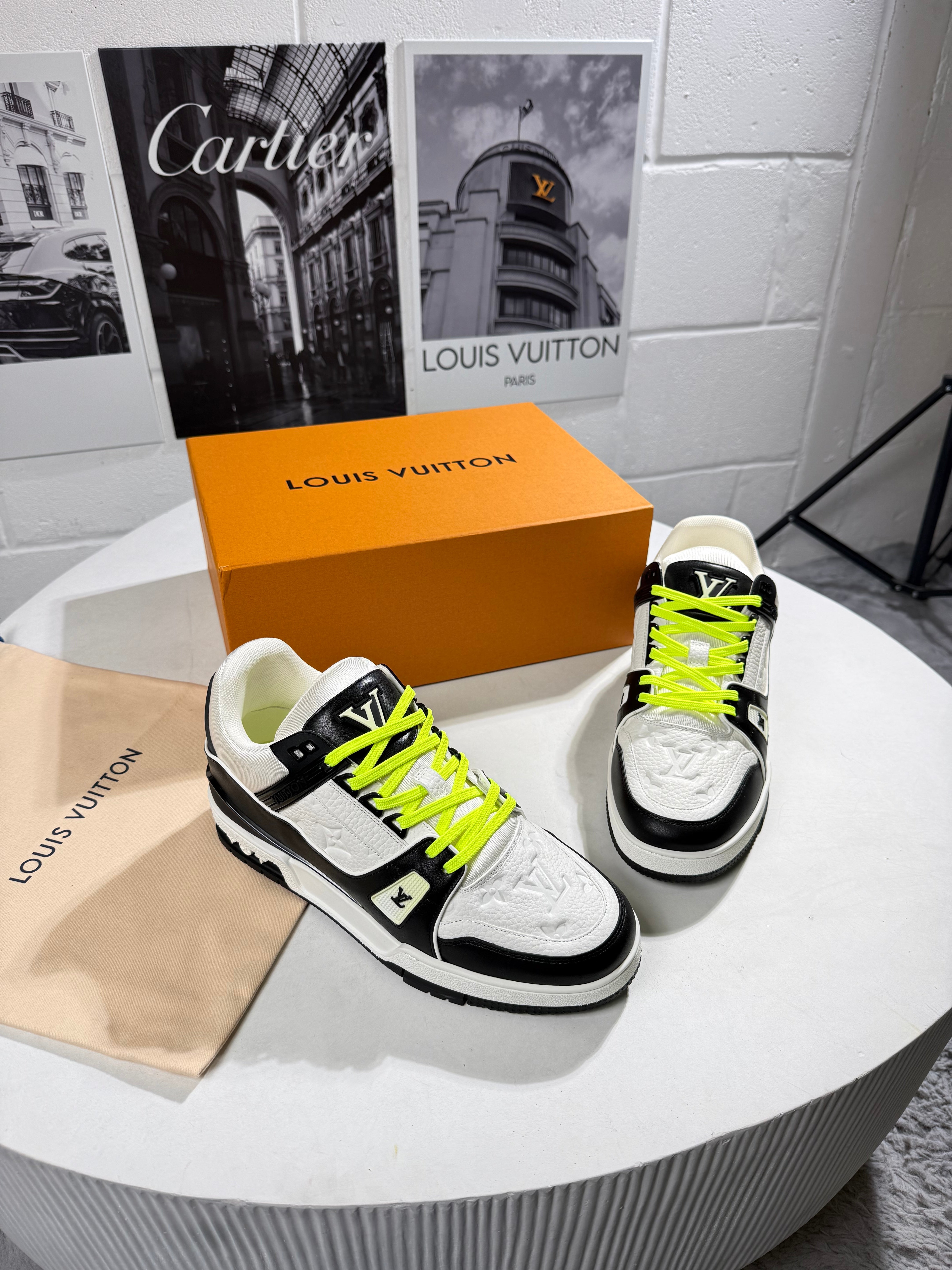 LVE TRAINERS by Stock supplier