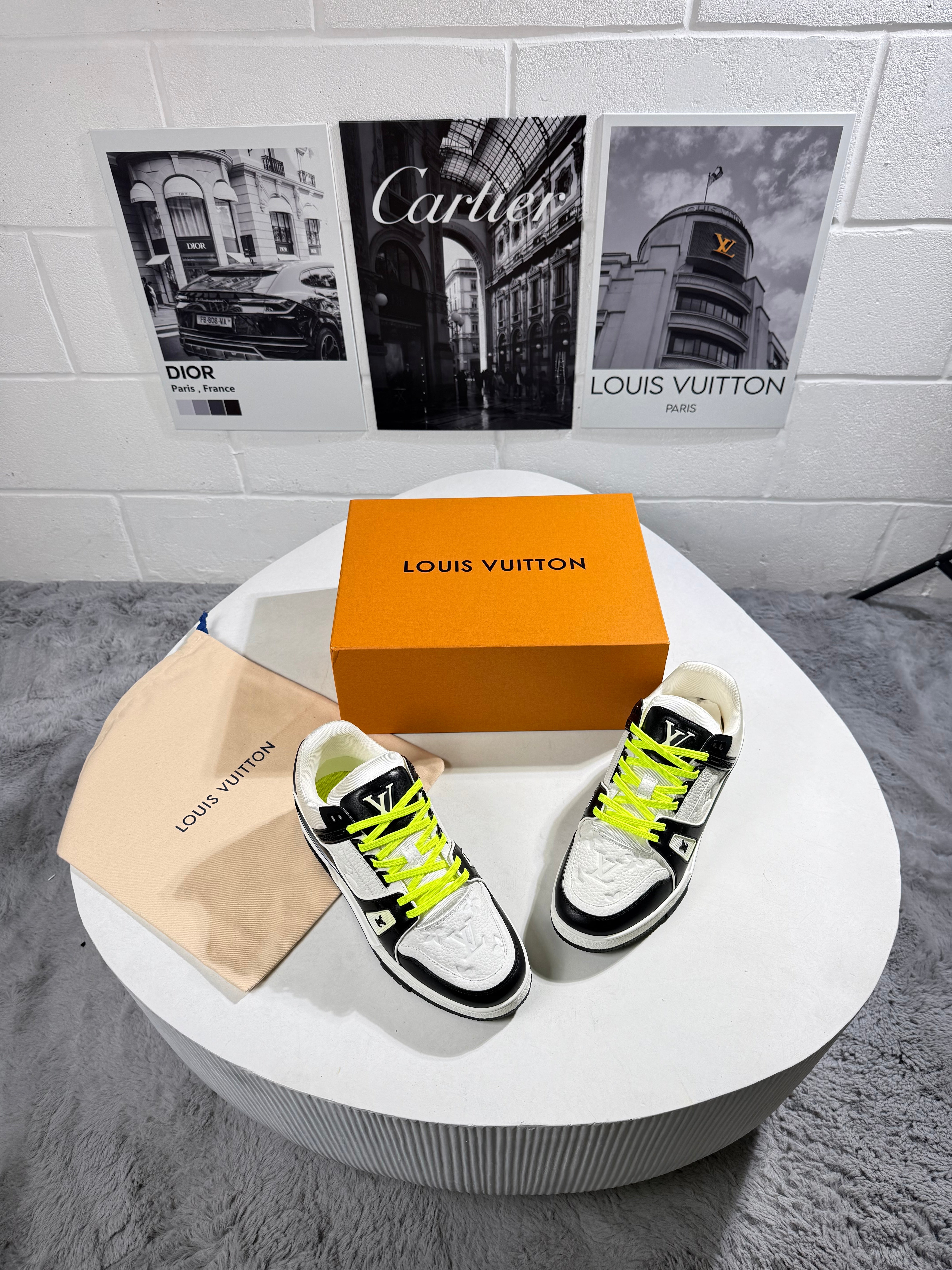 LVE TRAINERS by Stock supplier