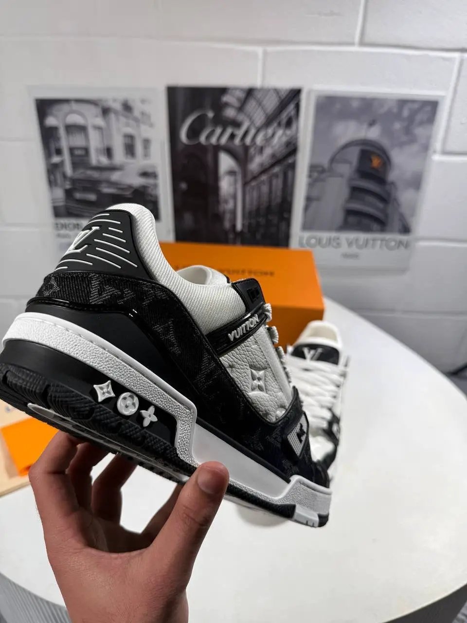 LVE TRAINER BLACK&WHITE Stock supplier