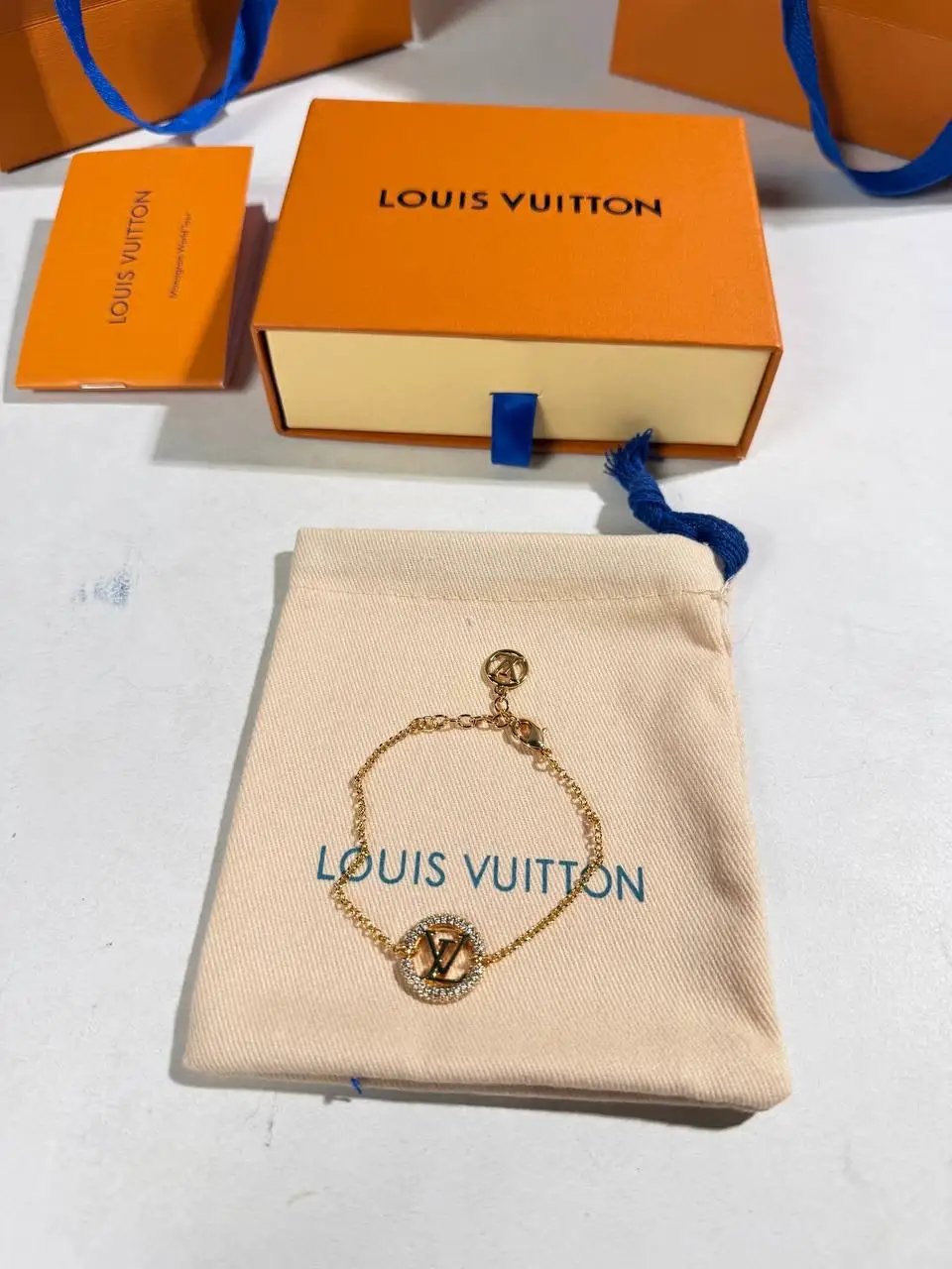 LVE ROUND ICON BRACELET by Stock supplier