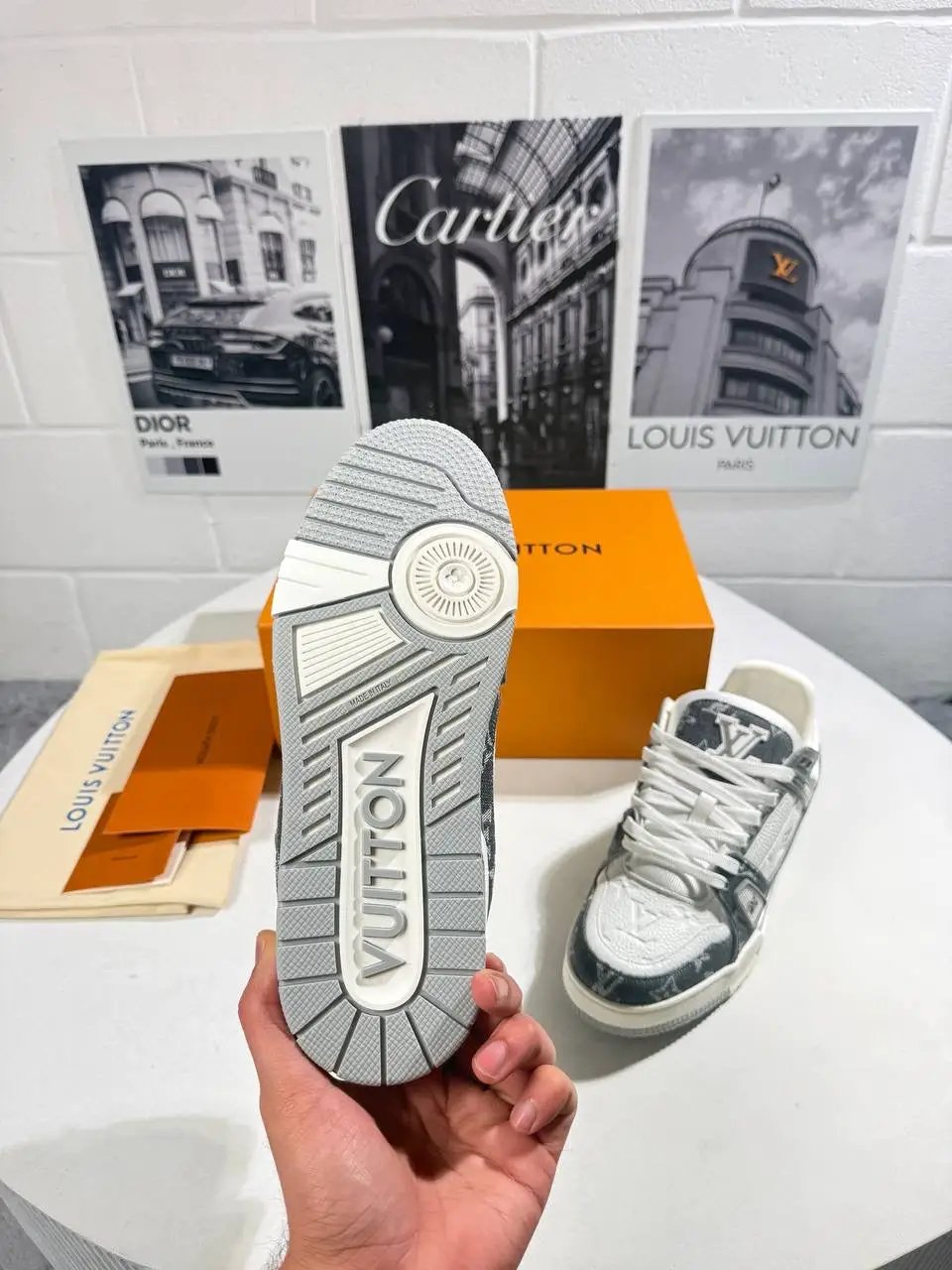 LVE TRAINERS GREY & WHITE by Stock supplier