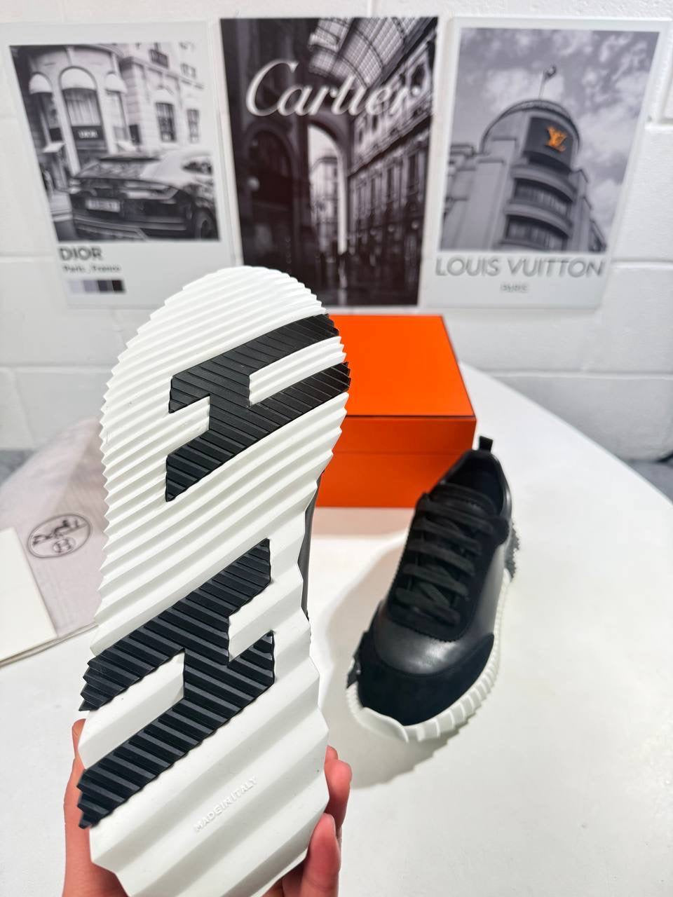 HRMS BOUNCE BLACK AND WHITE (Pre Order)