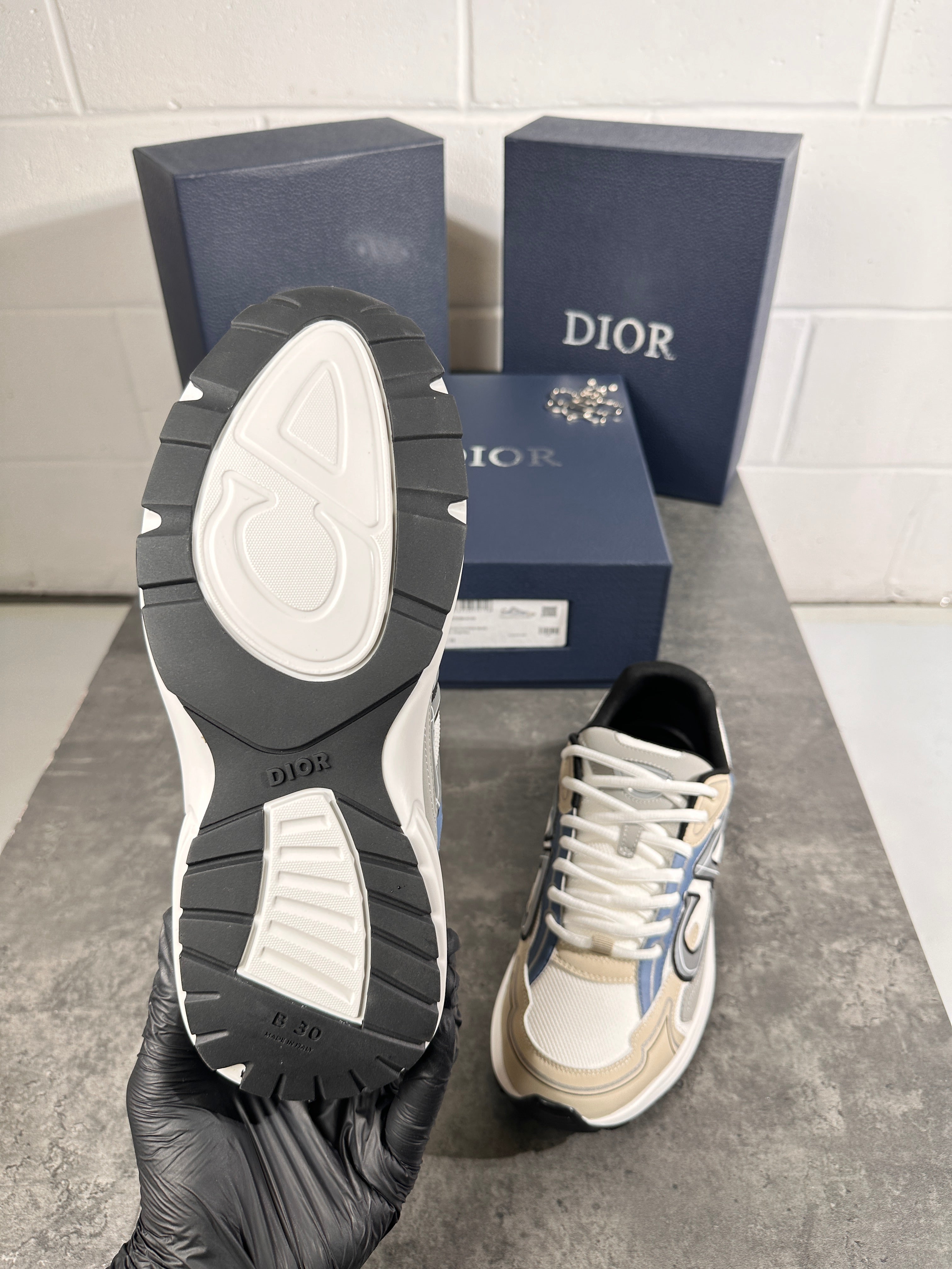 dior b30 black and white UK