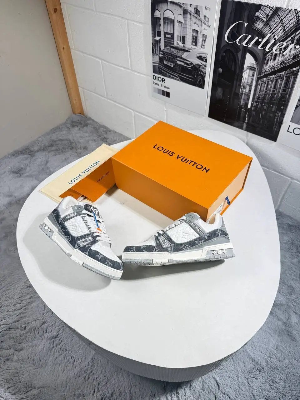 LVE TRAINERS GREY & WHITE by Stock supplier