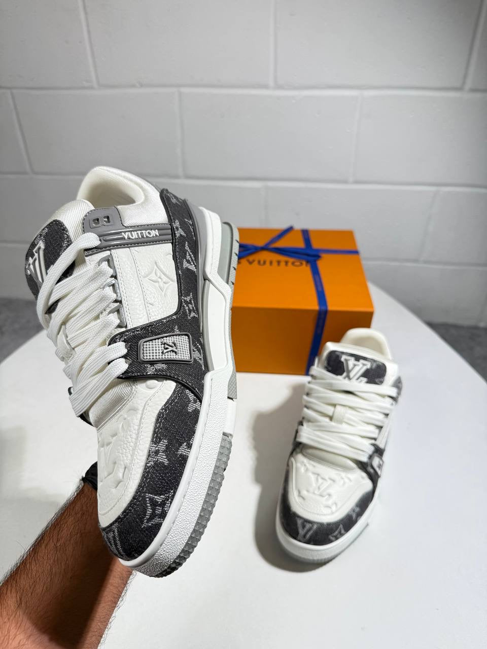 LVE GREY TRAINER