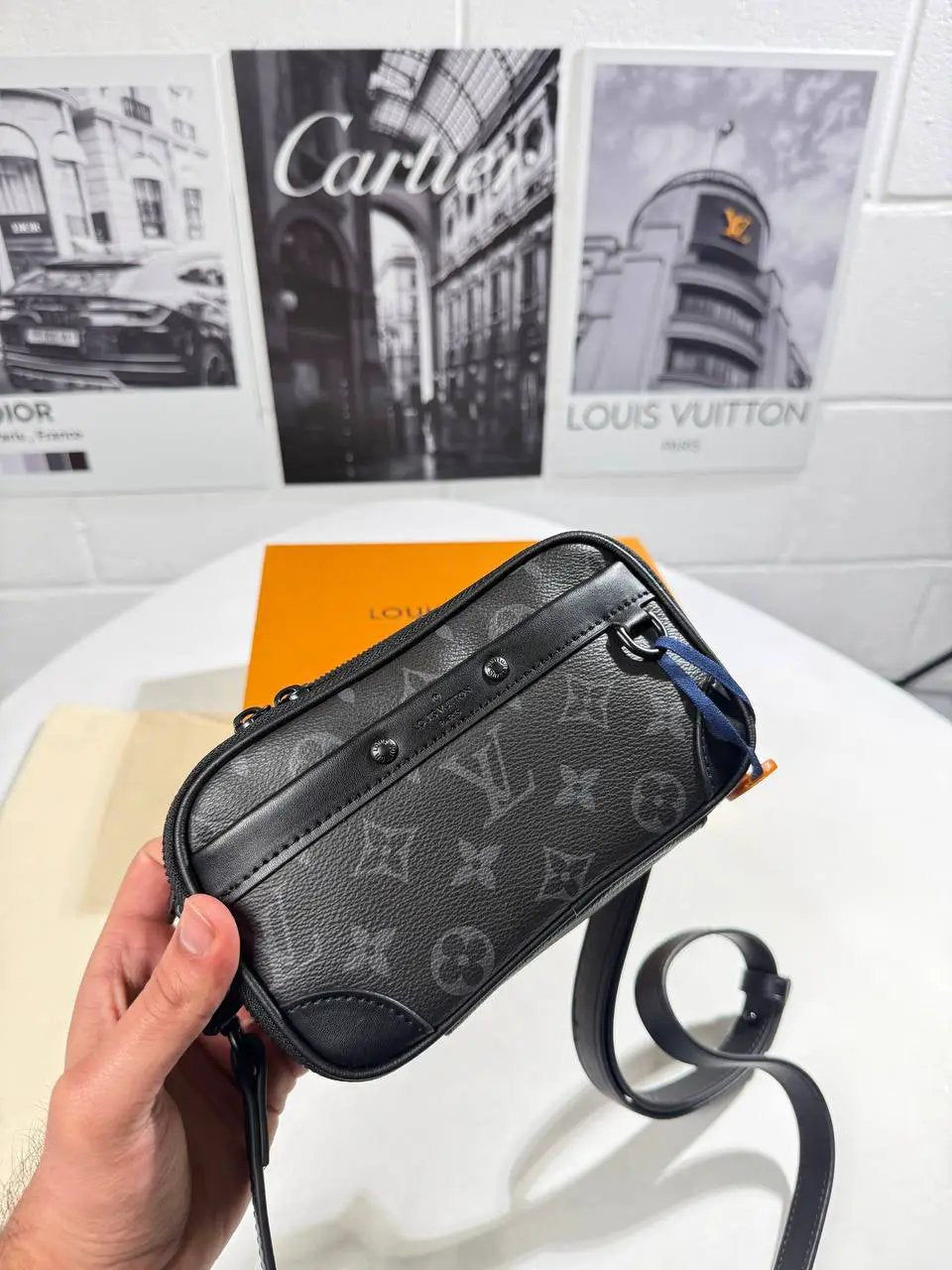 LVE ALPHA WEARABLE WALLET by Stock supplier