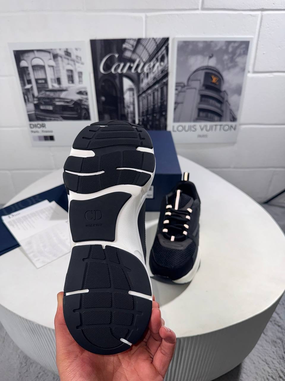 B22 BLACK & WHITE PREORDER