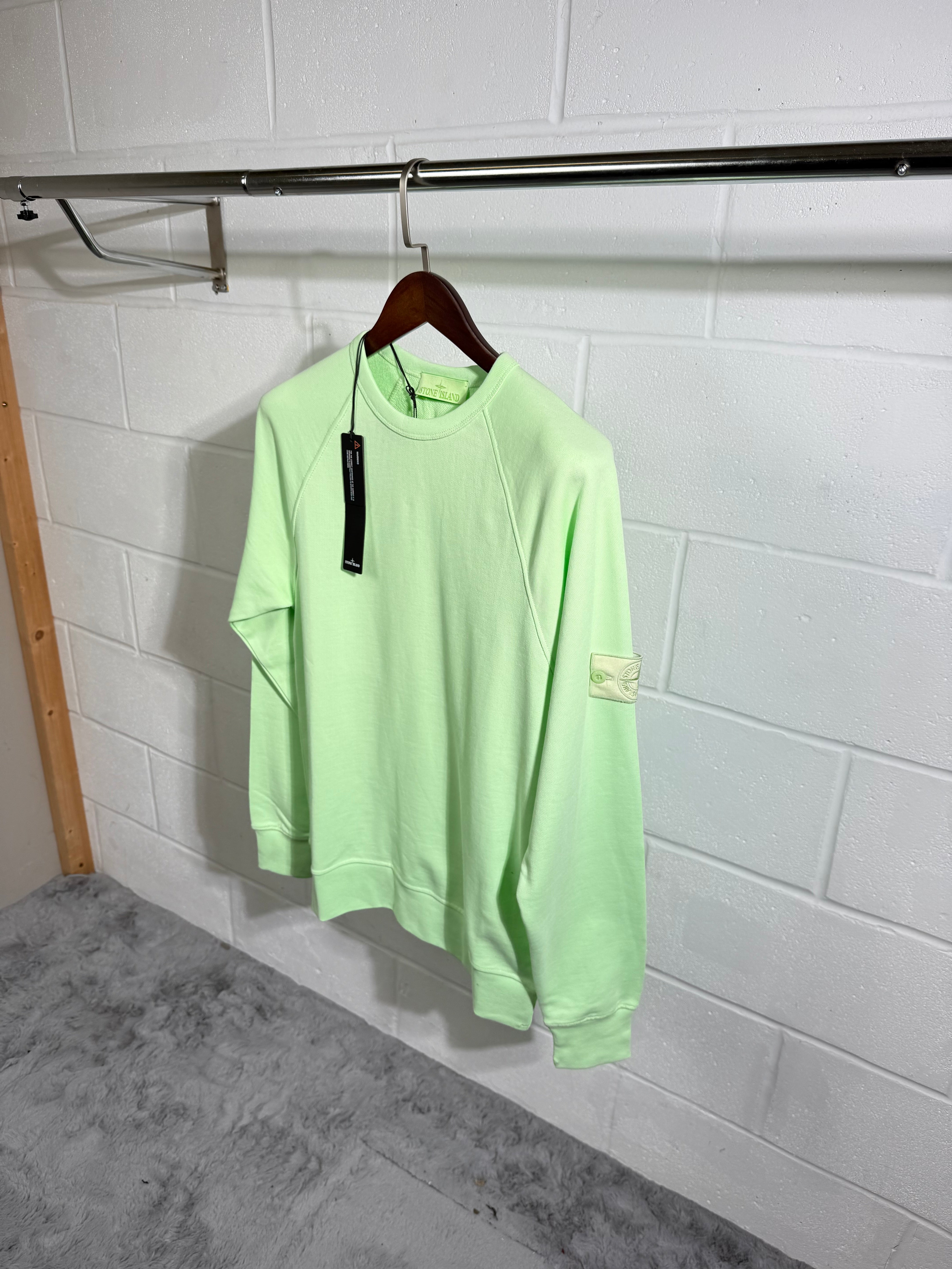 Pull avec badge fantôme SI