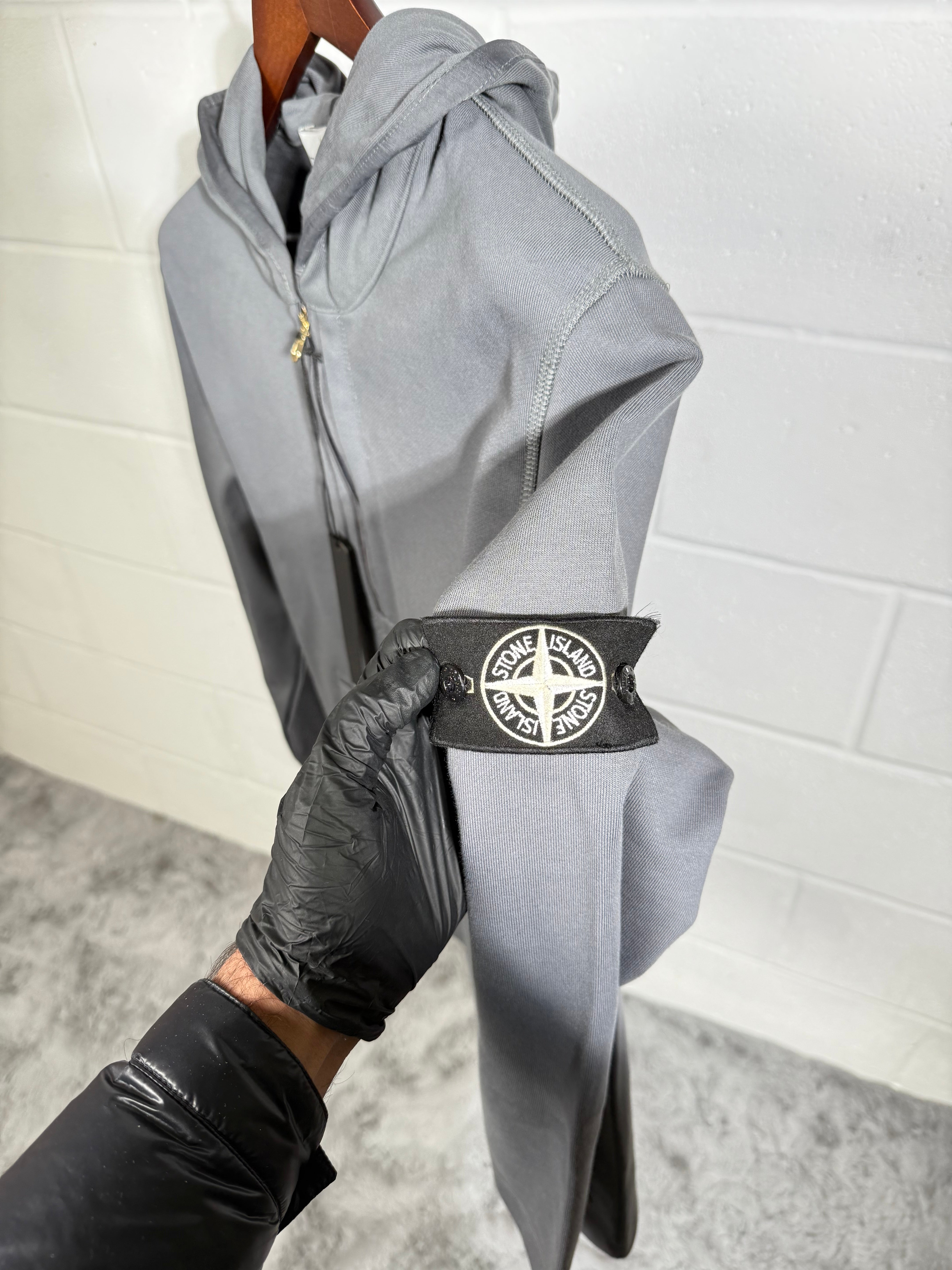 Sweat à capuche fantôme Stone Island gris
