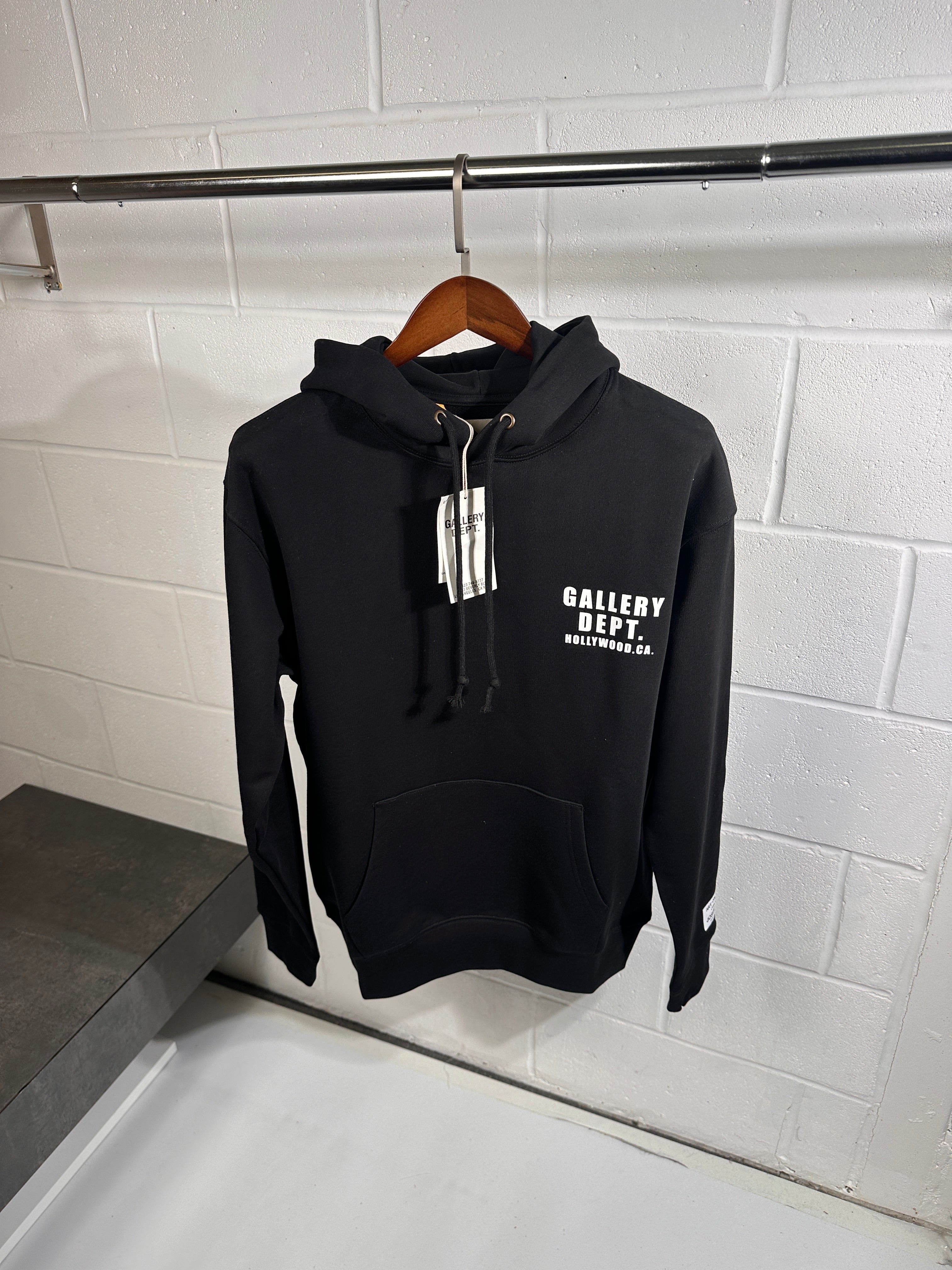 Sweat à capuche noir Gallery Dept