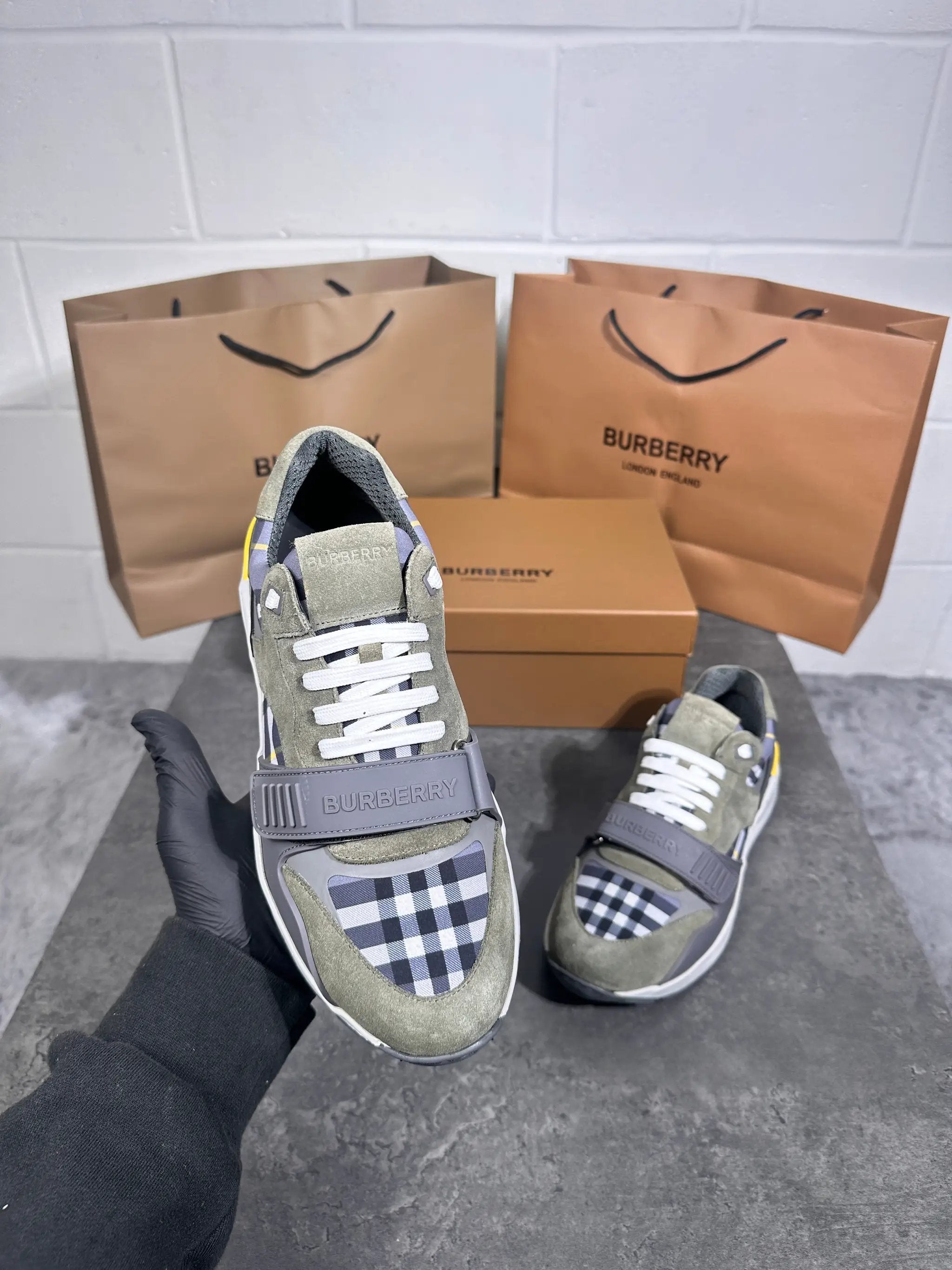 Burberry trainer light green by Stock supplier