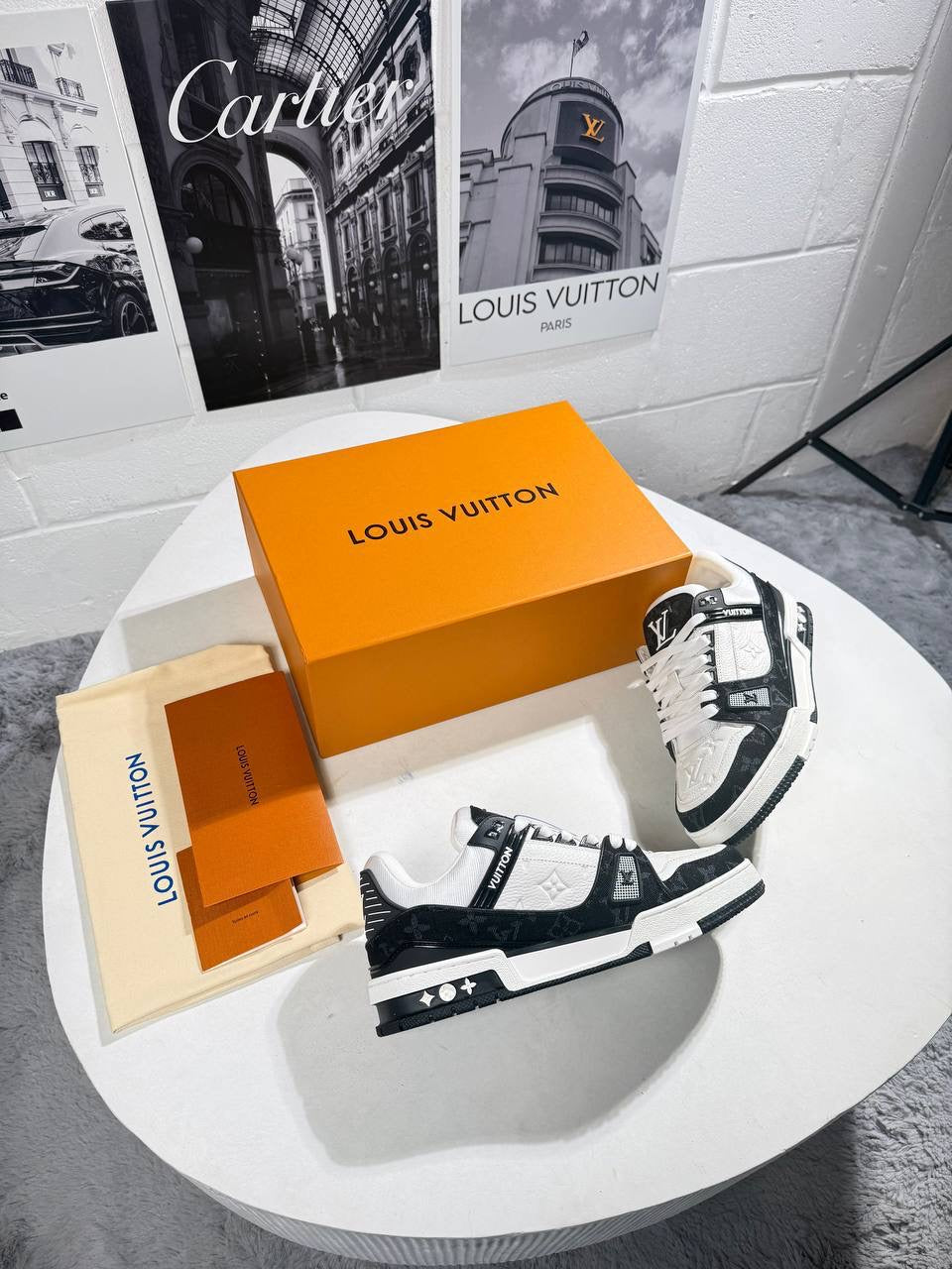 LVE TRAINERS BLACK & WHITE