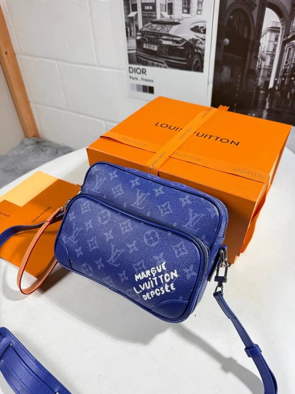 LVE BLUE MESSENGER BAG
