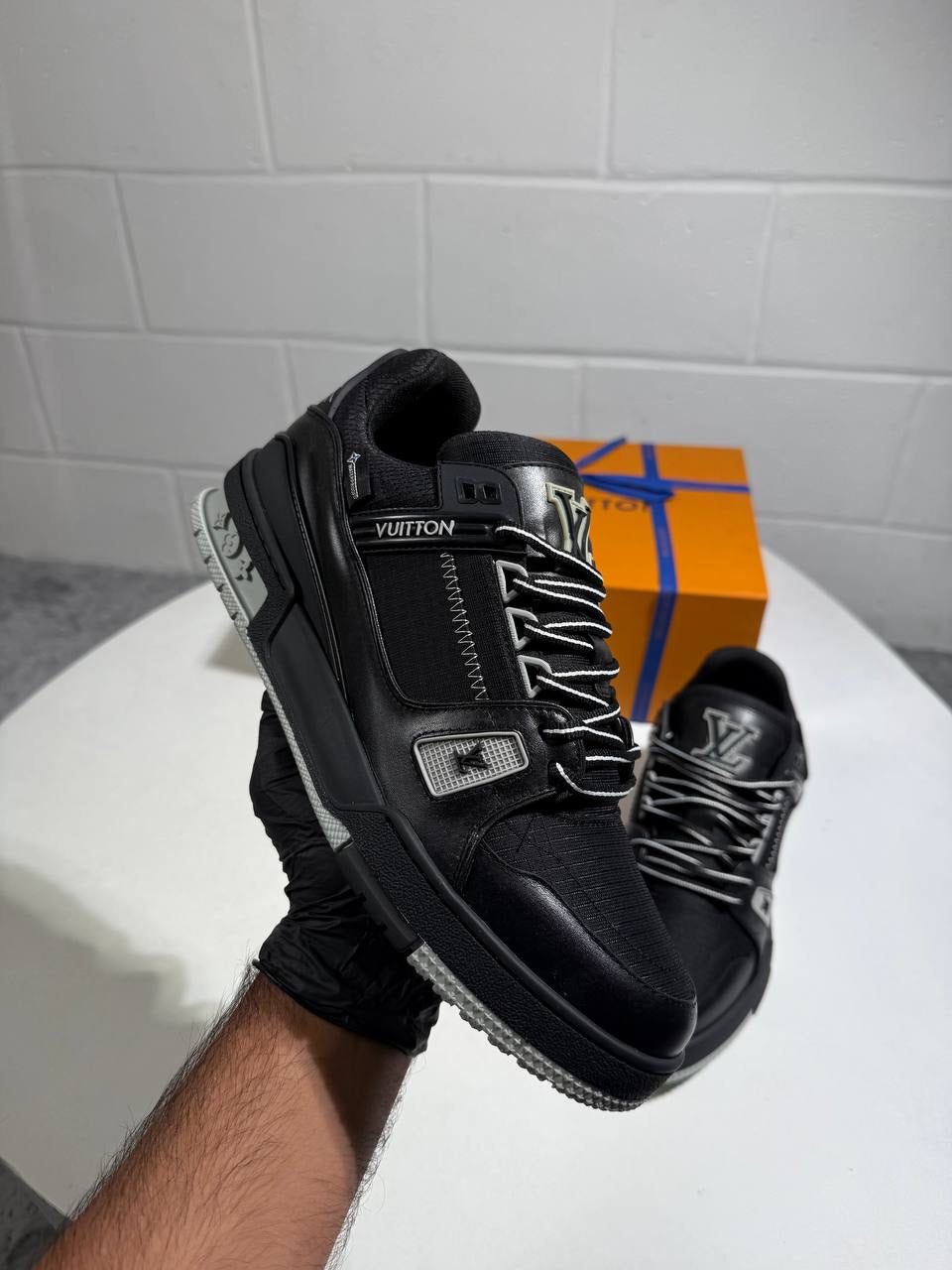 LVE TRAINER BLACK