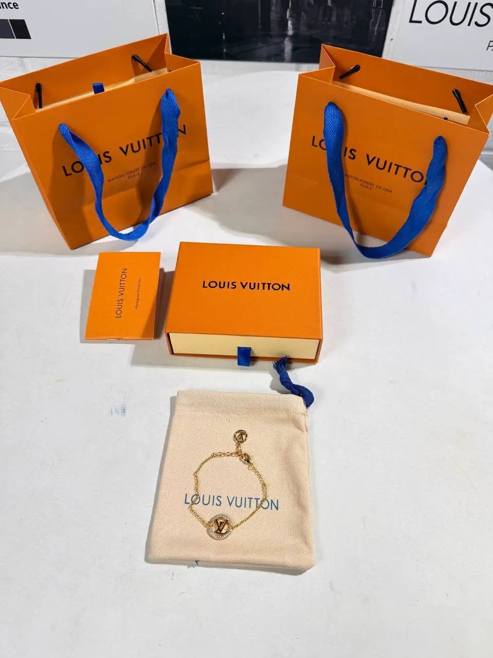 LVE ROUND ICON BRACELET by Stock supplier