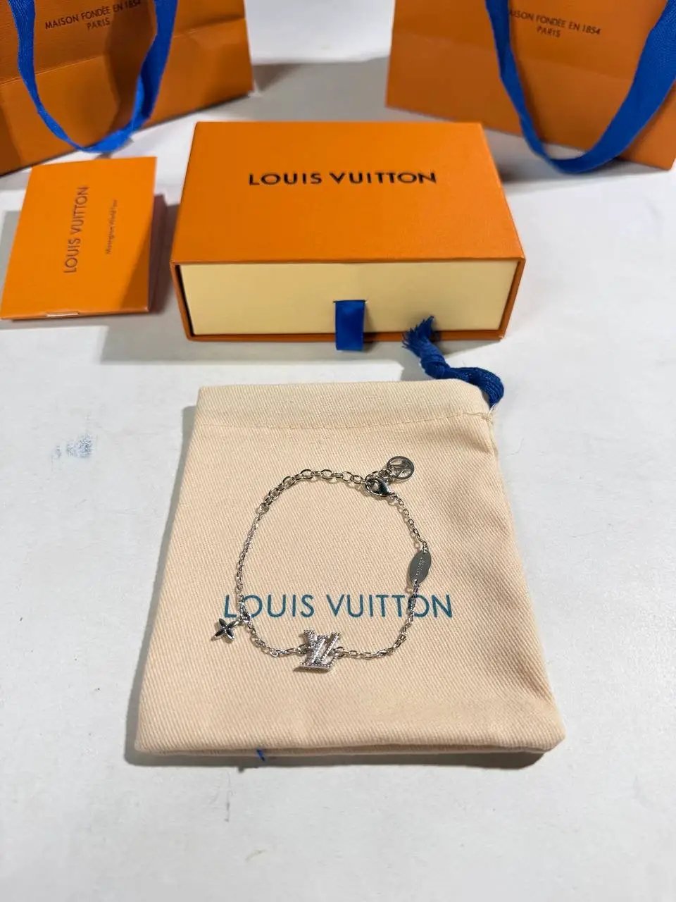 LVE ICONIC BRACELET SILVER by Stock supplier