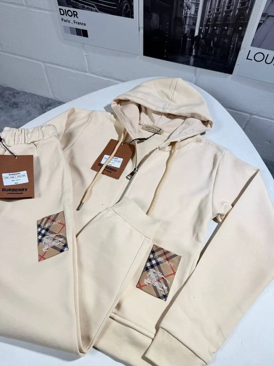 BURB KIDS TRACKSUIT BEIGE by Stock supplier