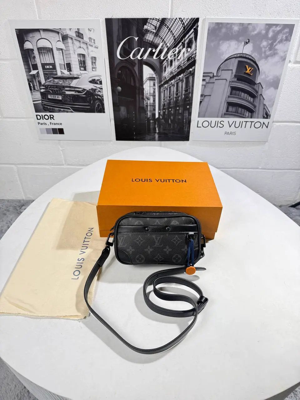 LVE ALPHA WEARABLE WALLET by Stock supplier