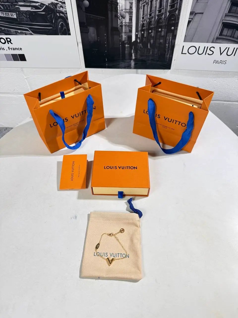LVE V SUPPLE BRACELET by Stock supplier