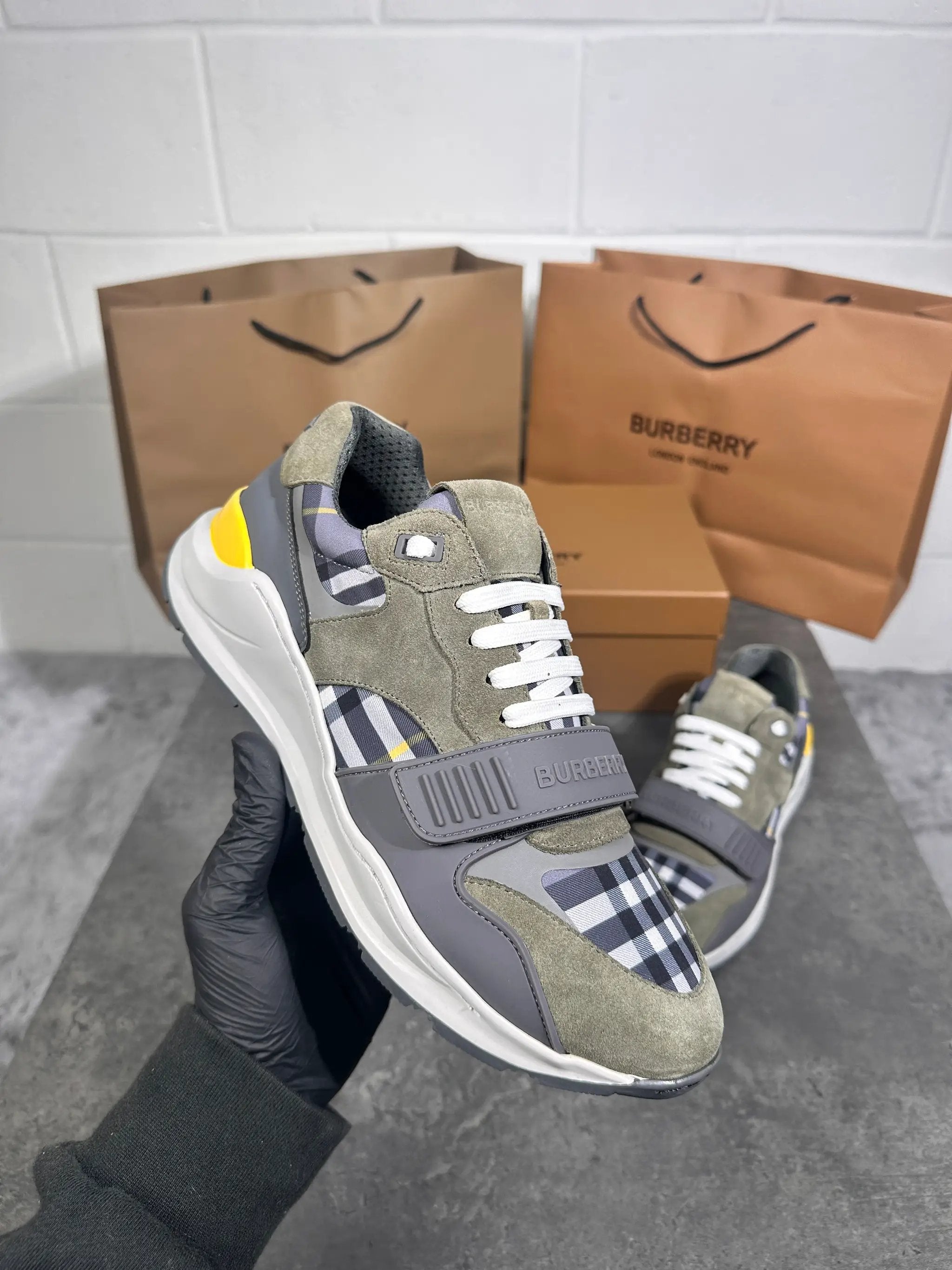 Burberry trainer light green by Stock supplier