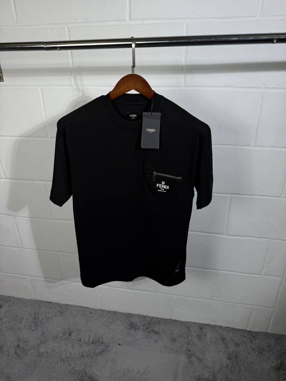 FND POCKET LOGO TEE BLACK