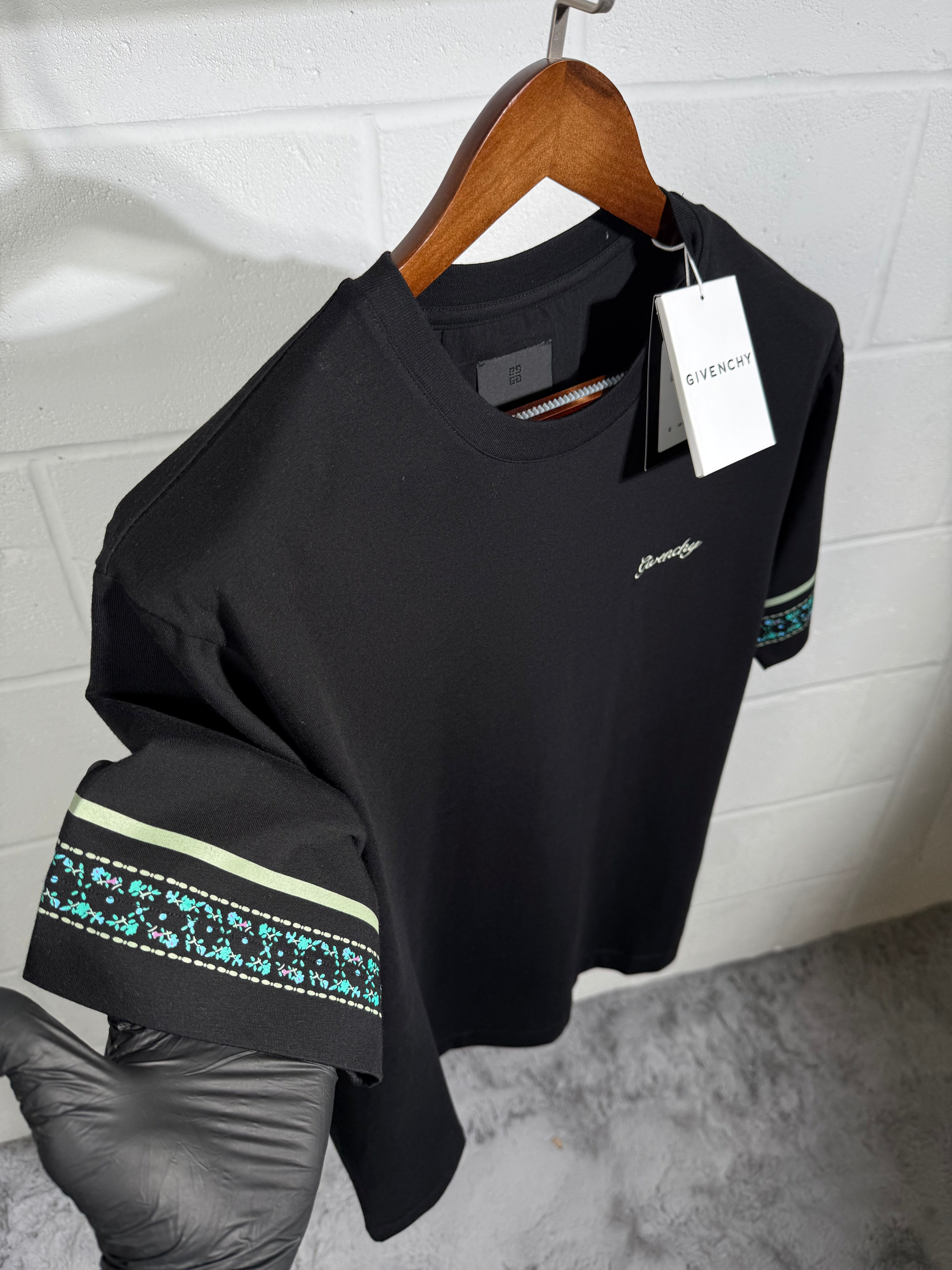 GVNCHY TEE BLACK