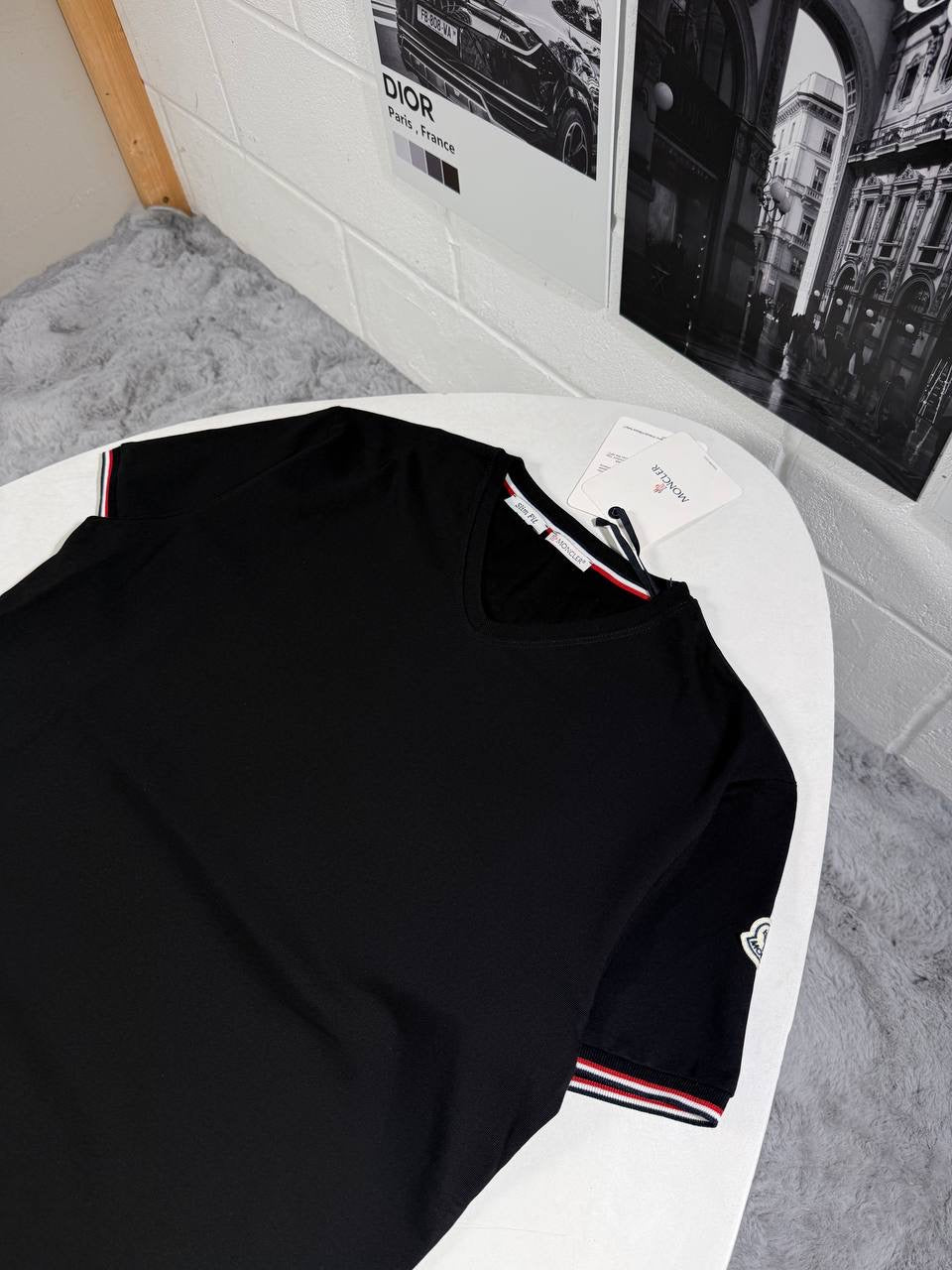 MNCLR V NECK TSHIRT
