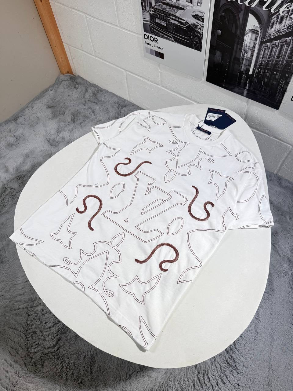 LVE EMBROIDERED TSHIRT