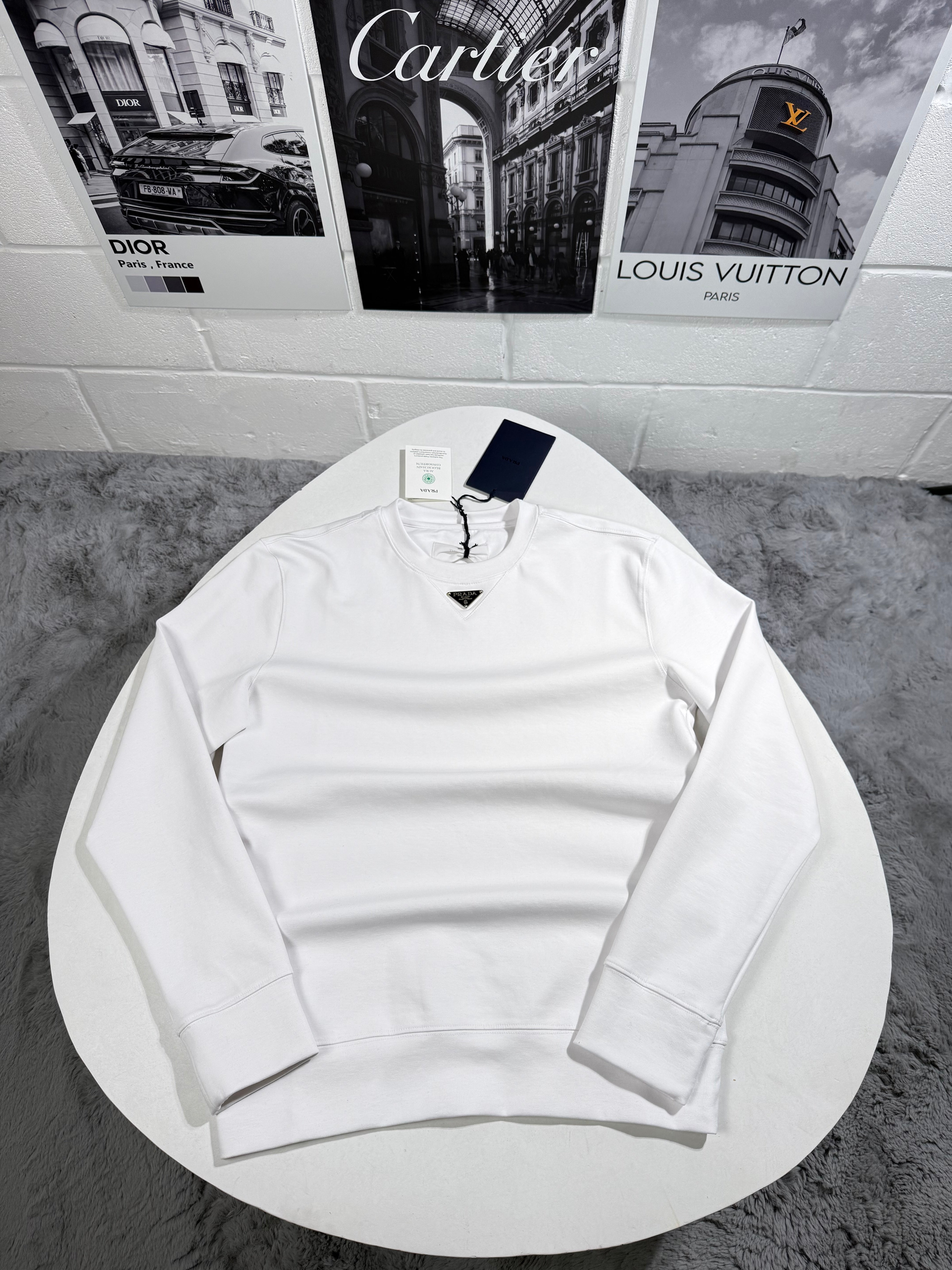 RADA WHITE SWEATSHIRT