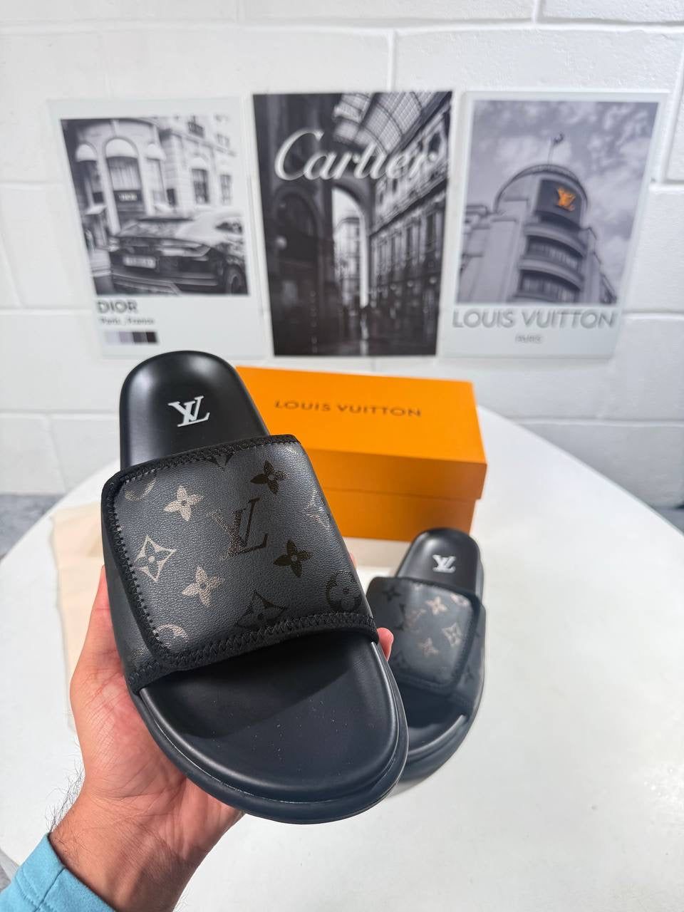 LVE MONOGRAM SLIDES
