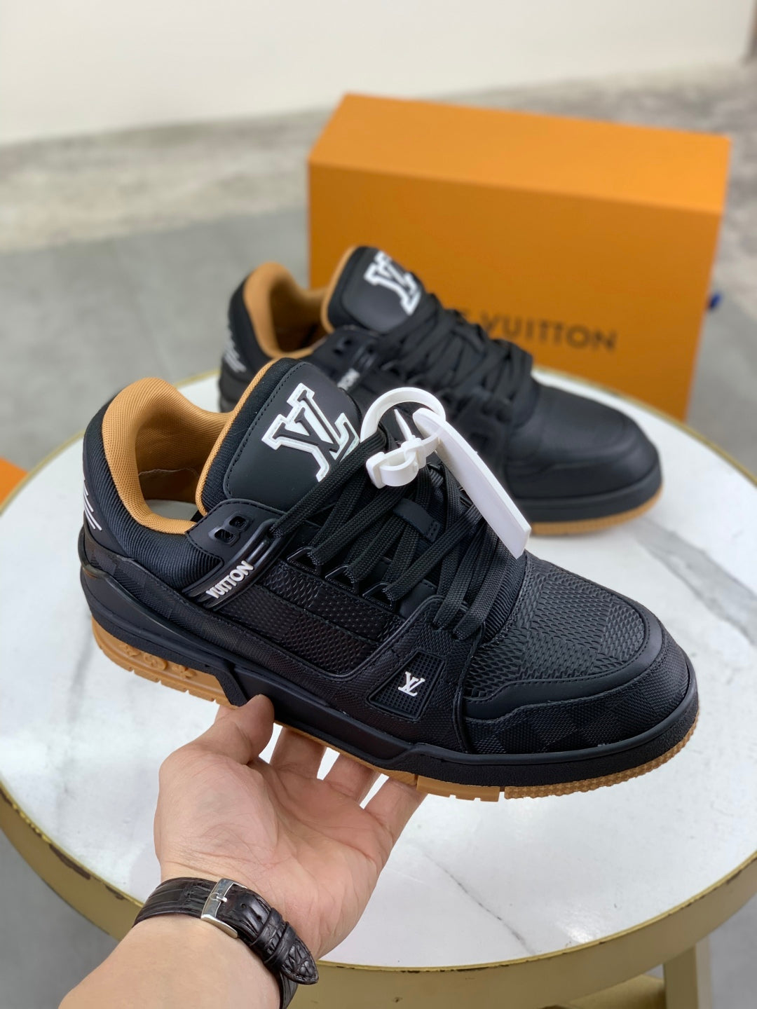 LVE TRAINERS (pre-order)