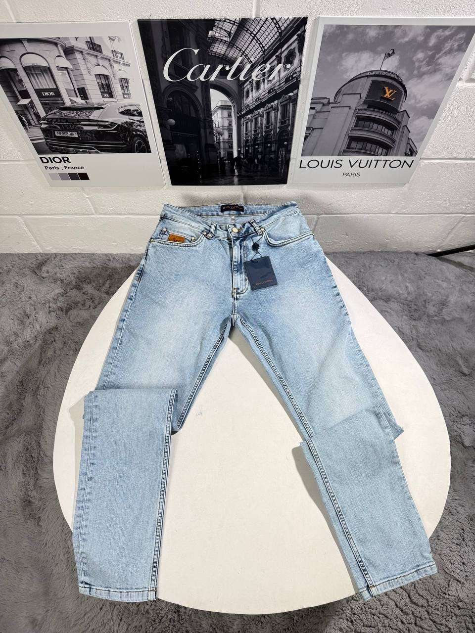 LVE EMBROIDERED LOGO JEAN