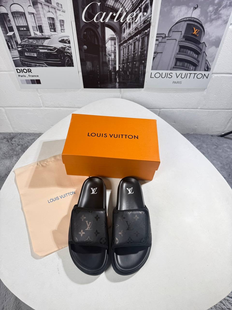 LVE MONOGRAM SLIDES