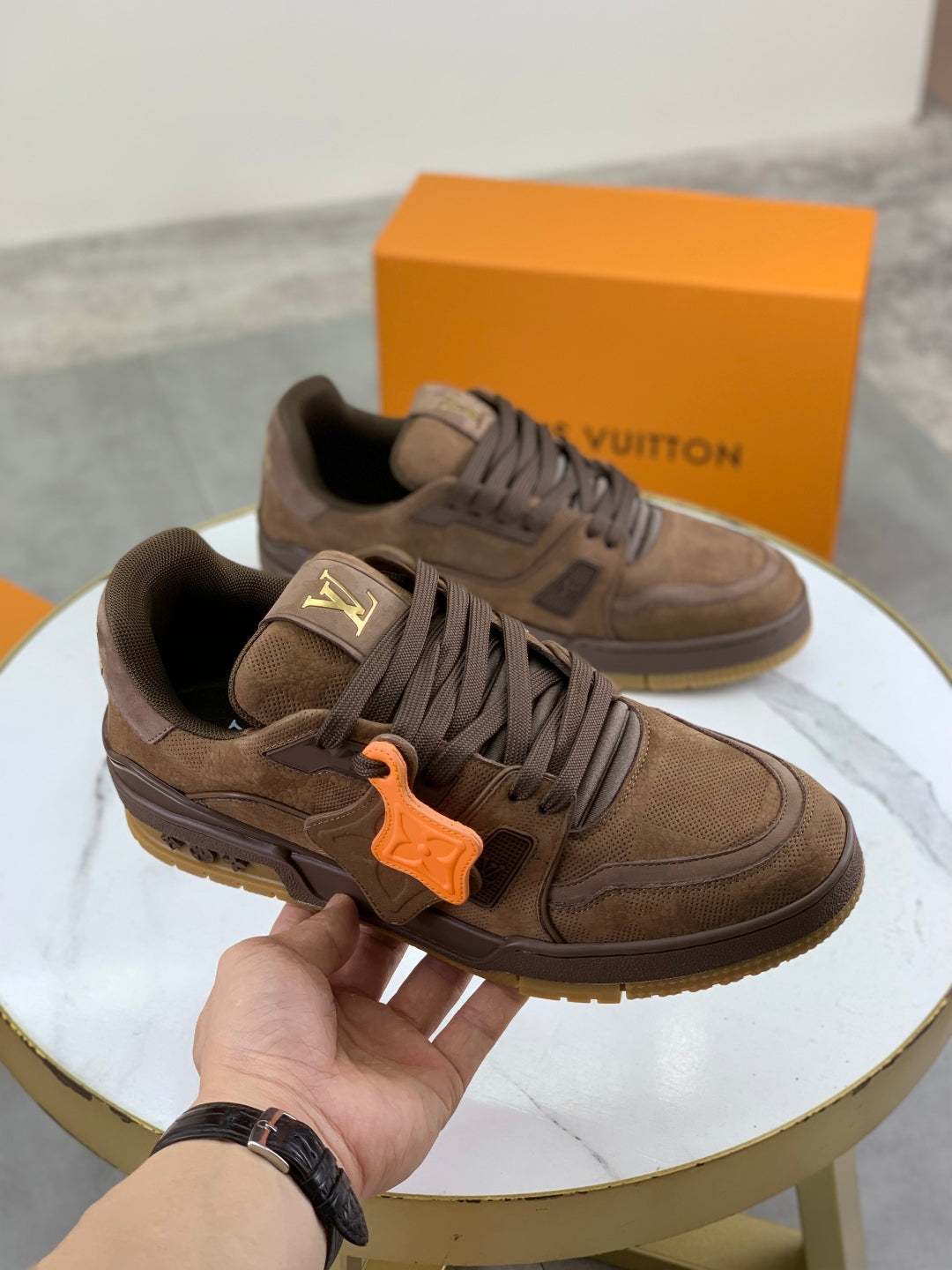 LVE TRAINERS (pre-order)