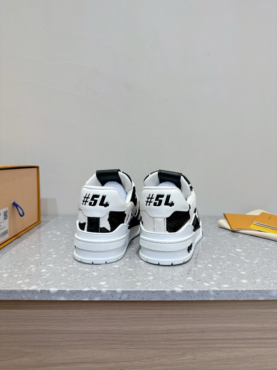LVE TRAINERS (pre-order)
