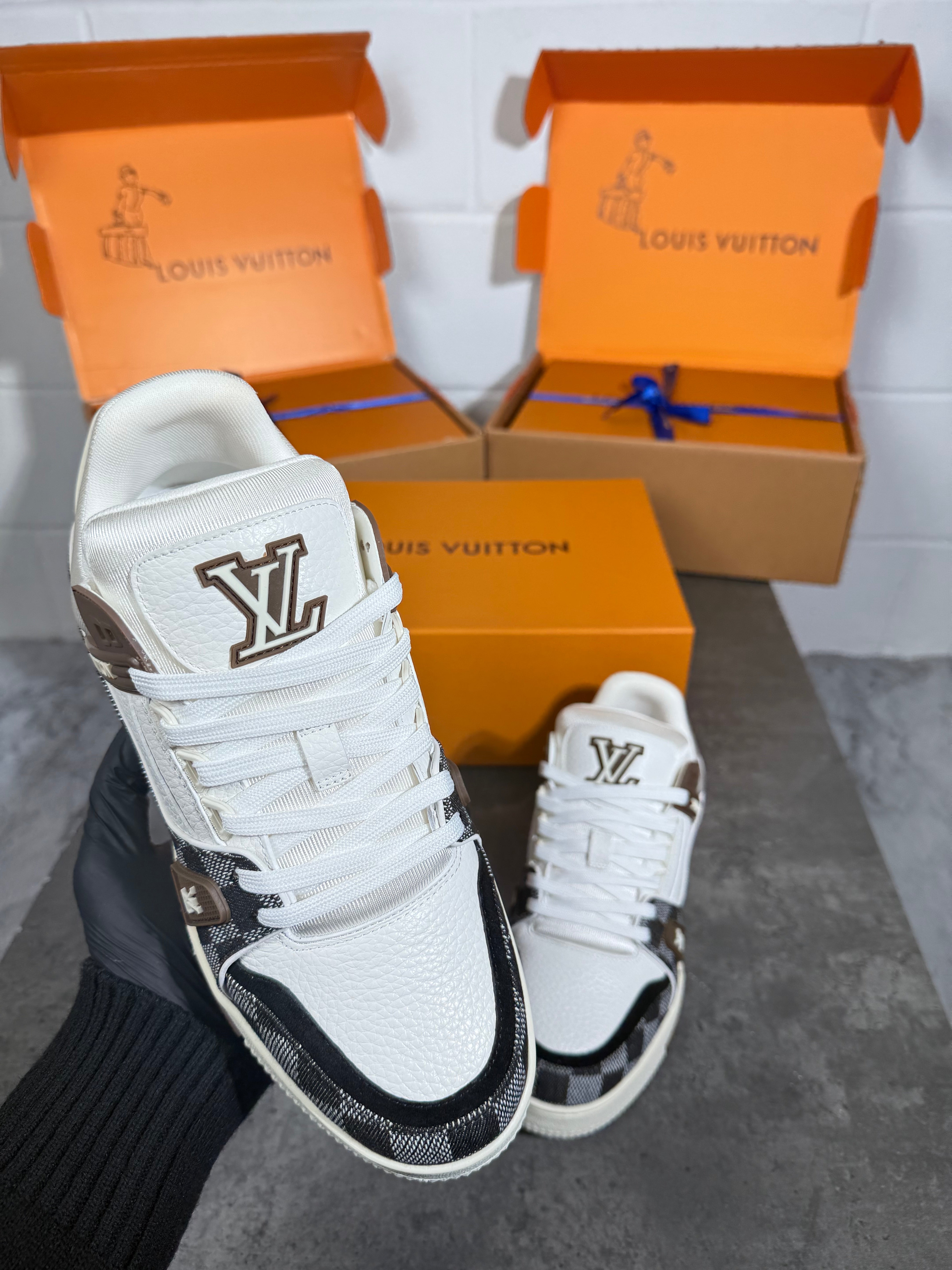 Lv check trainer brown