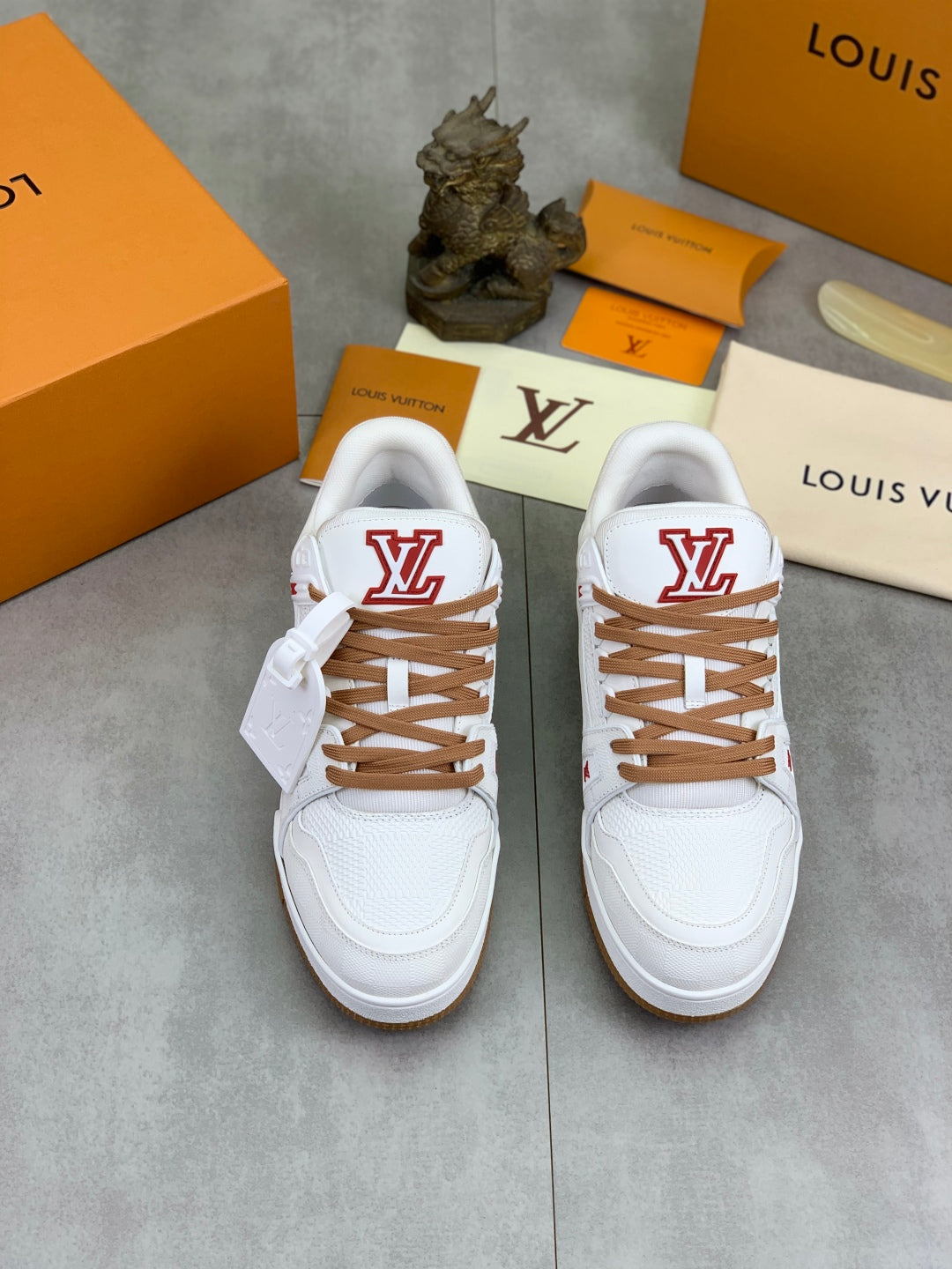 LVE TRAINERS (pre-order)