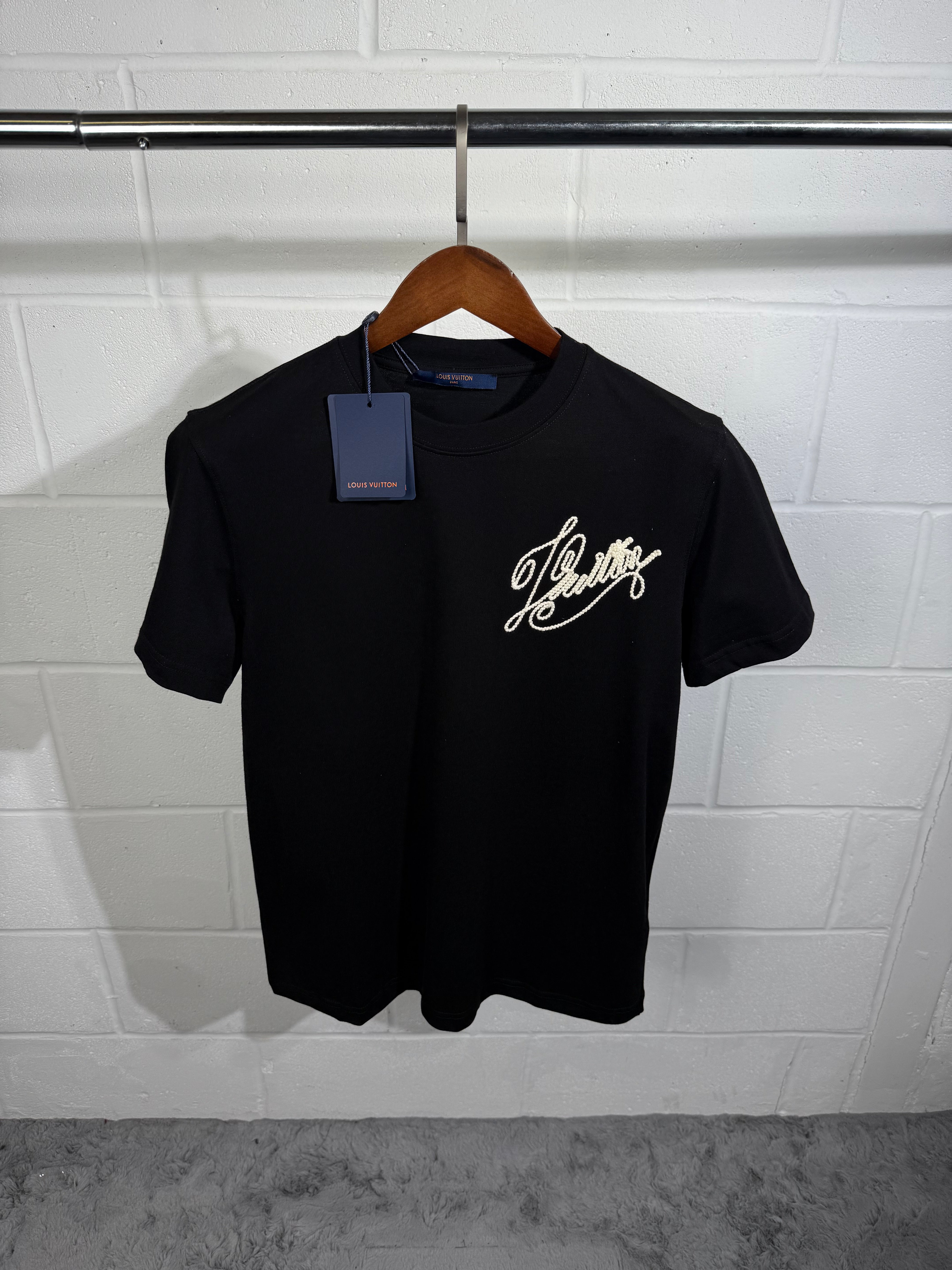 LVE SIGNATURE TEE BLACK