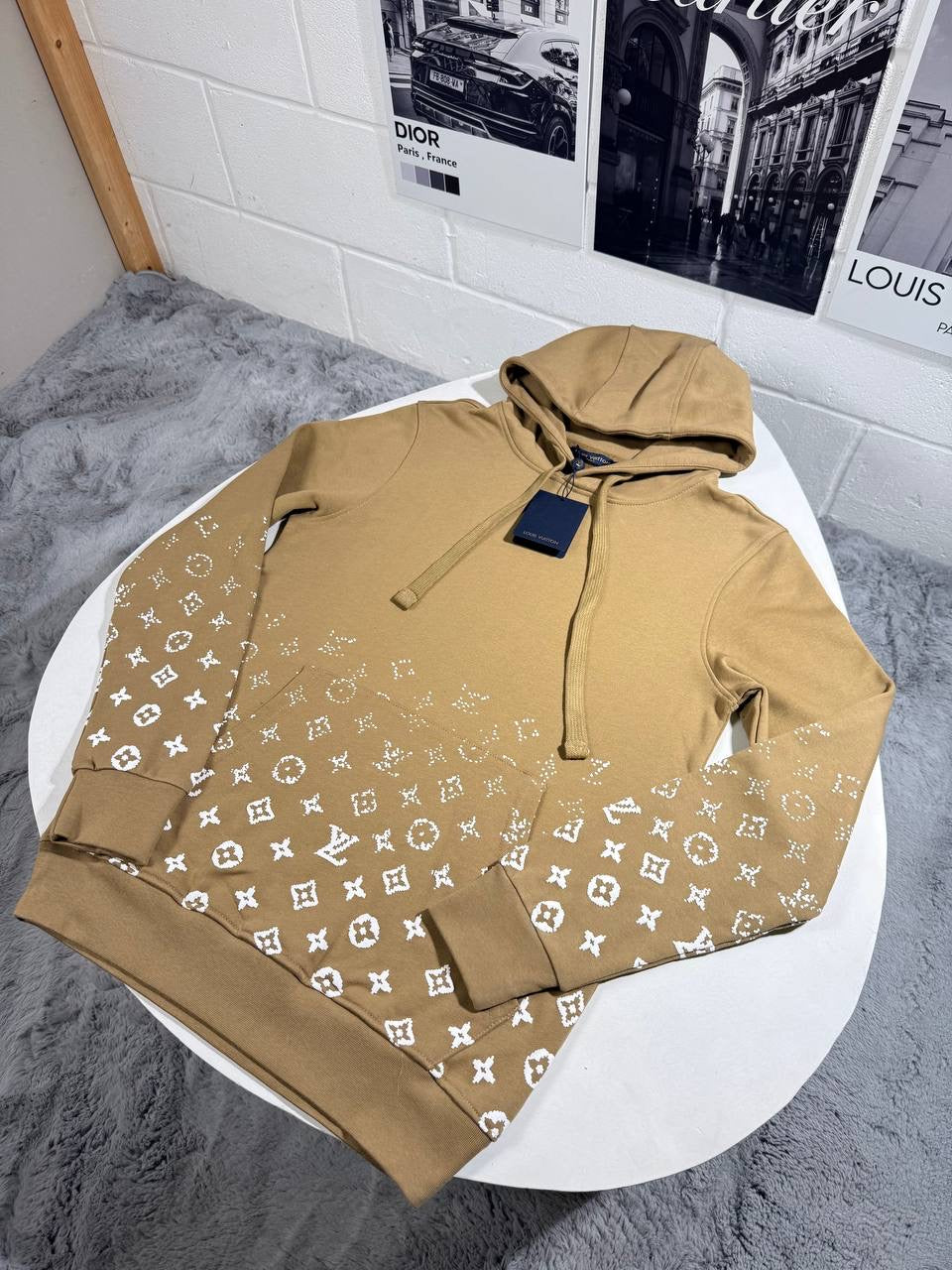 LVE MONOGRAM GRADIENT HOODIE