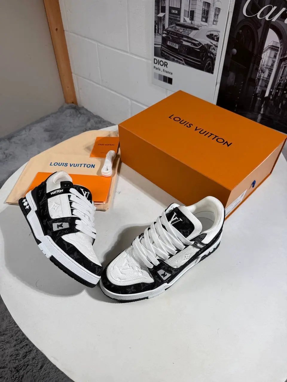 LVE TRAINER BLACK&WHITE Stock supplier