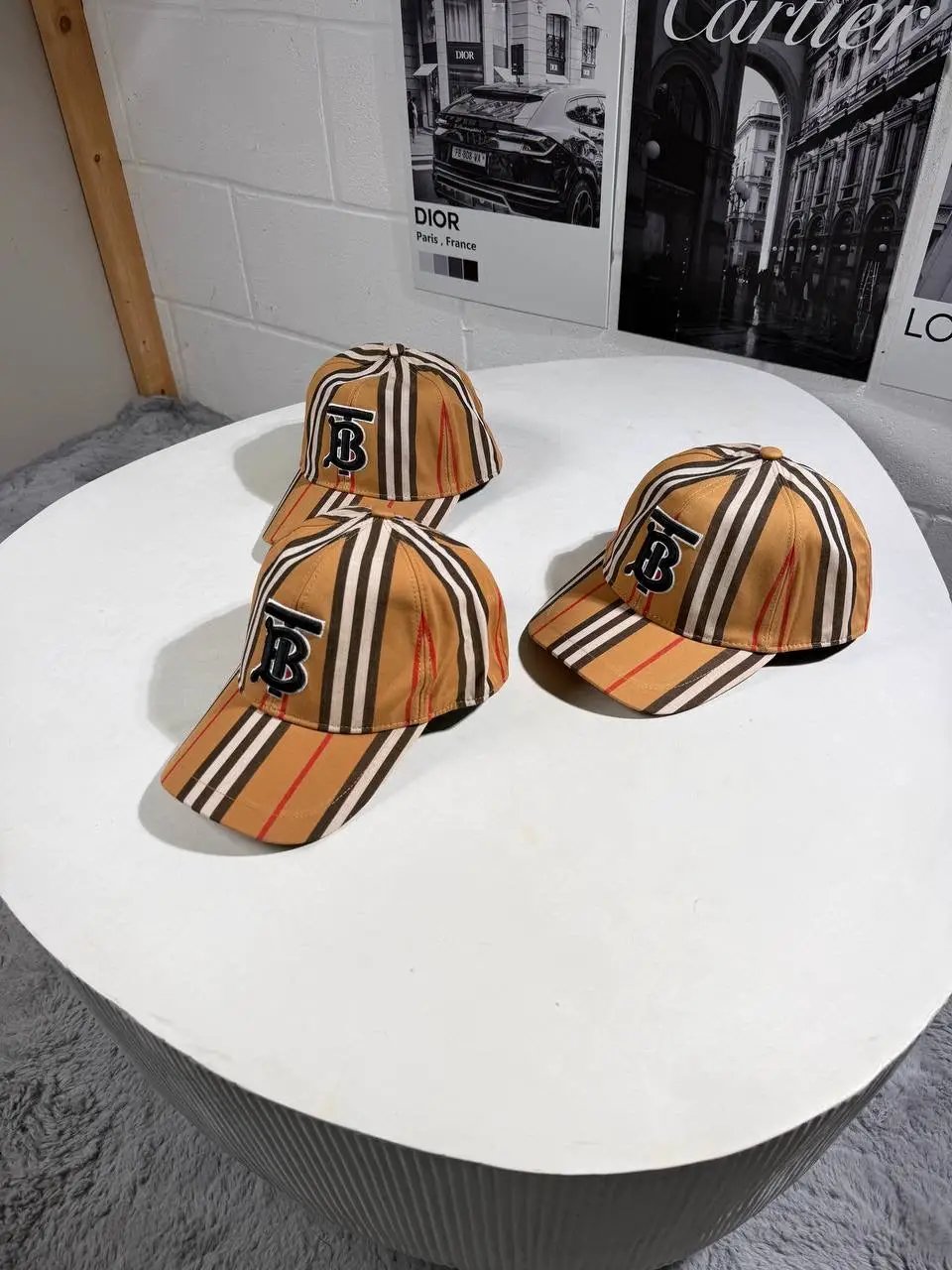 BURB B CAP by Stock supplier