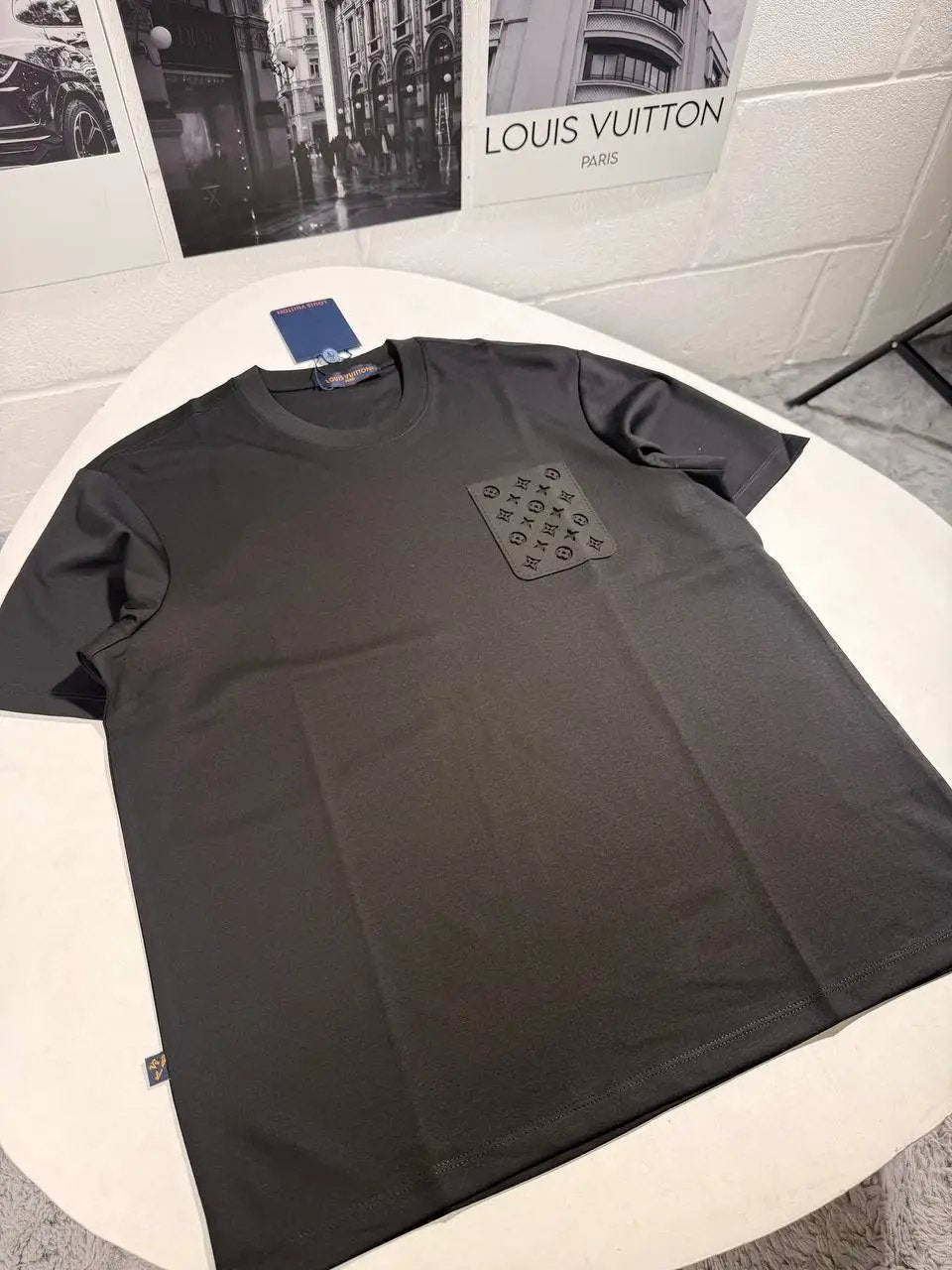 LVE MONOGRAM PATCH TSHIRT BLACK Stock supplier