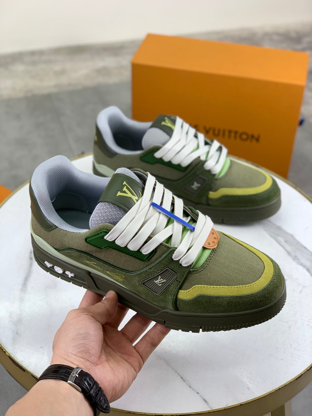 LVE TRAINERS (pre-order)